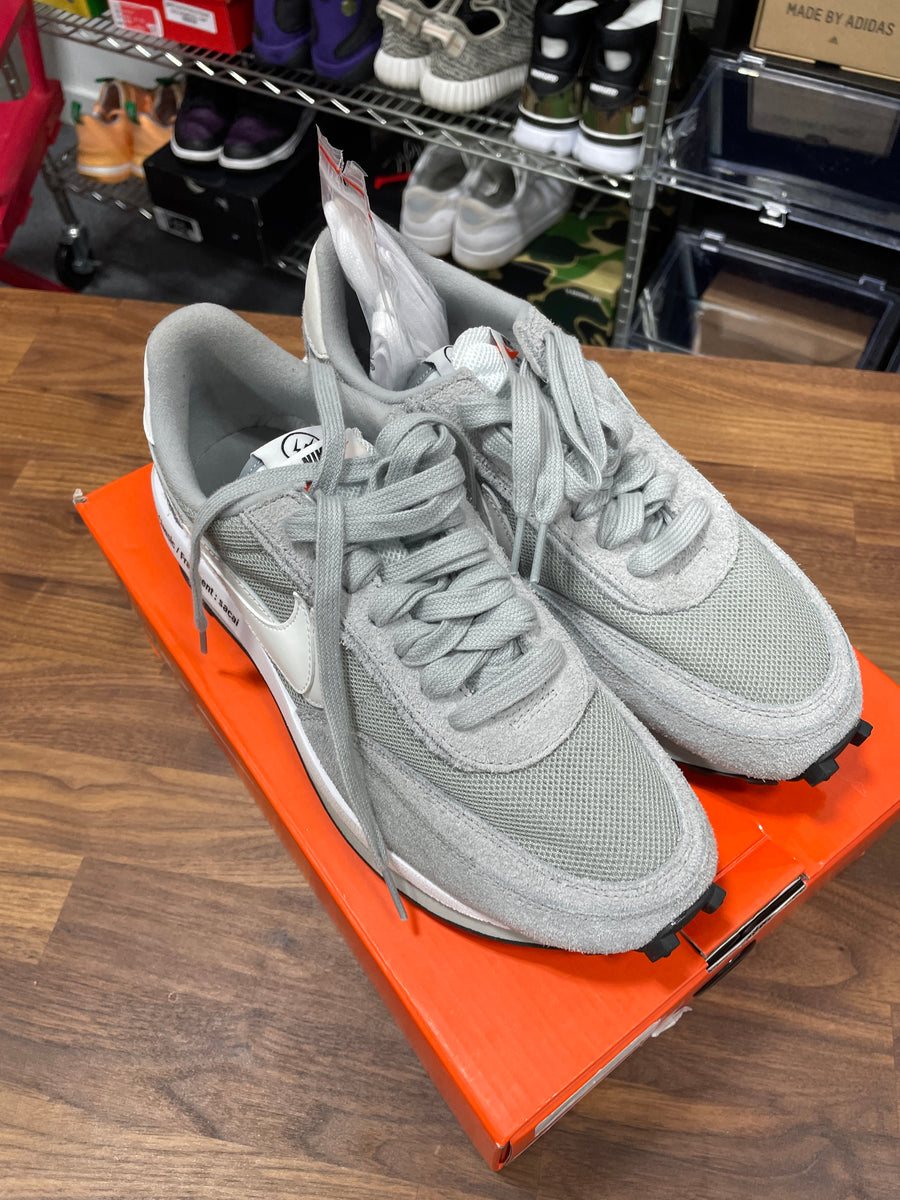 靴 NIKE LD WAFFLE SF SACAI FRAGMENT GREY LDWaffle x sacai x Fragment 'Light Smoke Grey' Release Date