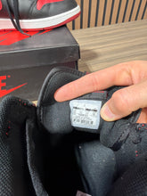 Load image into Gallery viewer, Jordan 1 Retro Bred (2013) Sz 12

