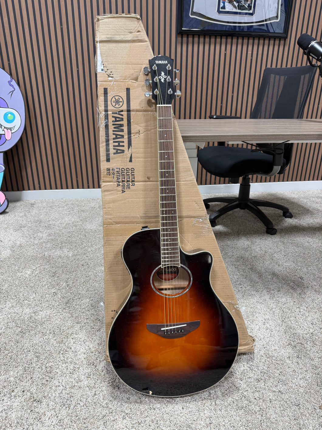 Yamaha APX600 OVS Thin Body Acoustic-Electric Guitar, Old Violin Sunburst