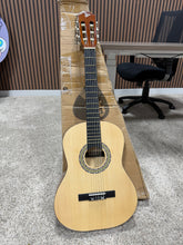 Load image into Gallery viewer, Pyle Left Handed Beginner Acoustic Guitar Kit, 3/4 Junior Size
