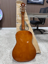 Load image into Gallery viewer, Pyle Left Handed Beginner Acoustic Guitar Kit, 3/4 Junior Size
