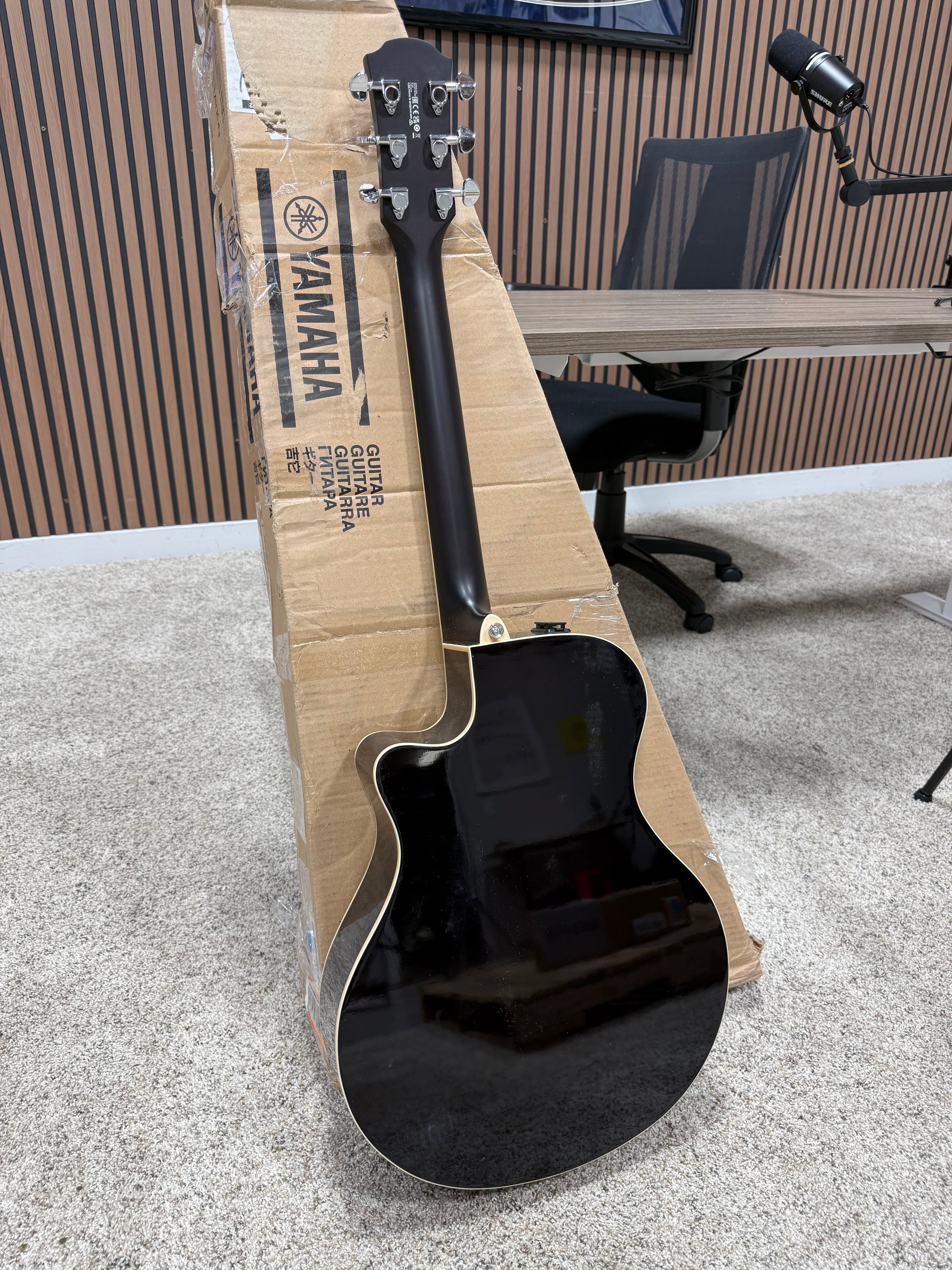 Yamaha APX600 OVS Thin Body Acoustic-Electric Guitar, Old Violin Sunburst