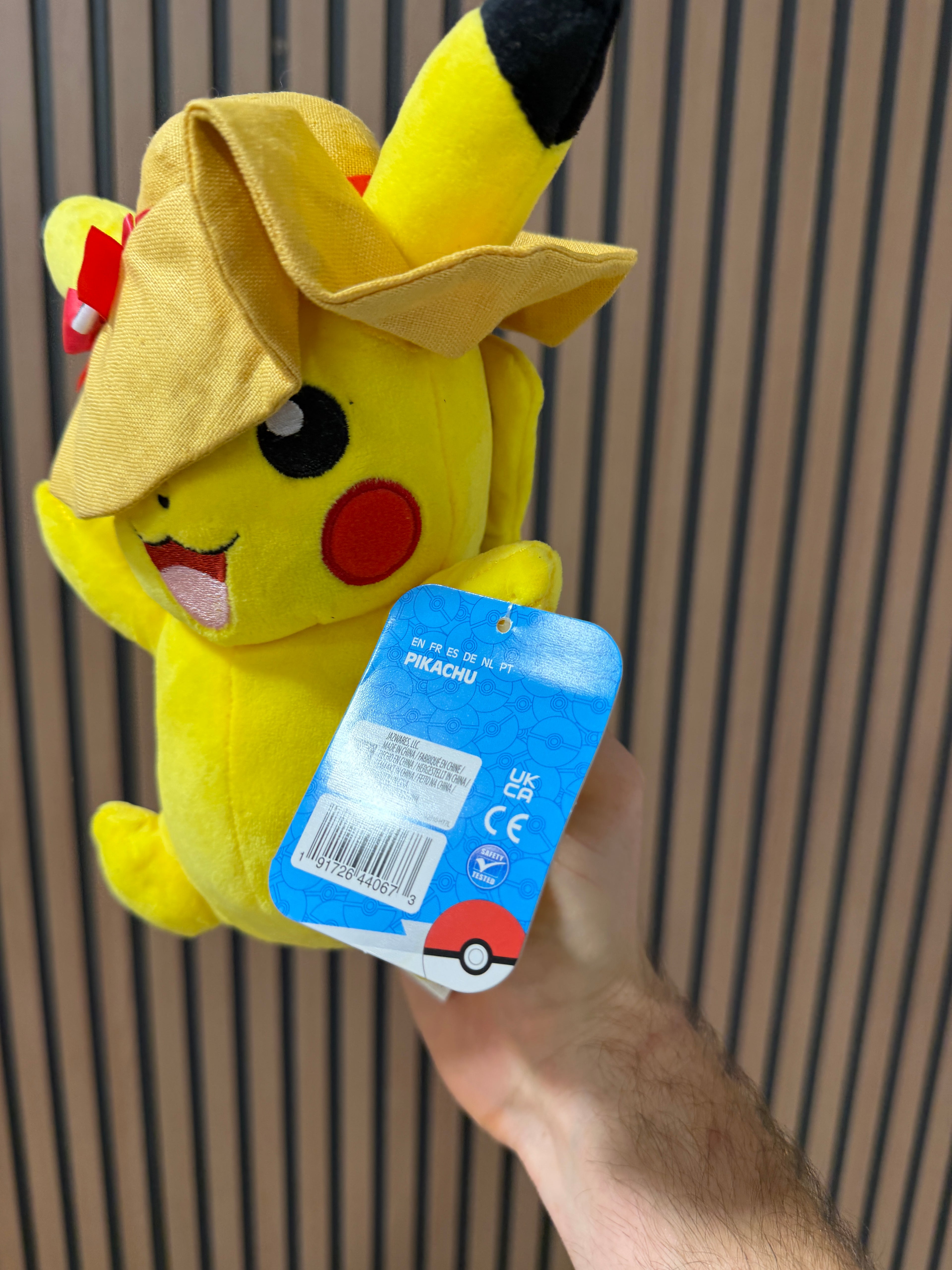 Pokemon Pikachu with Sun Hat 8-Inch Plush