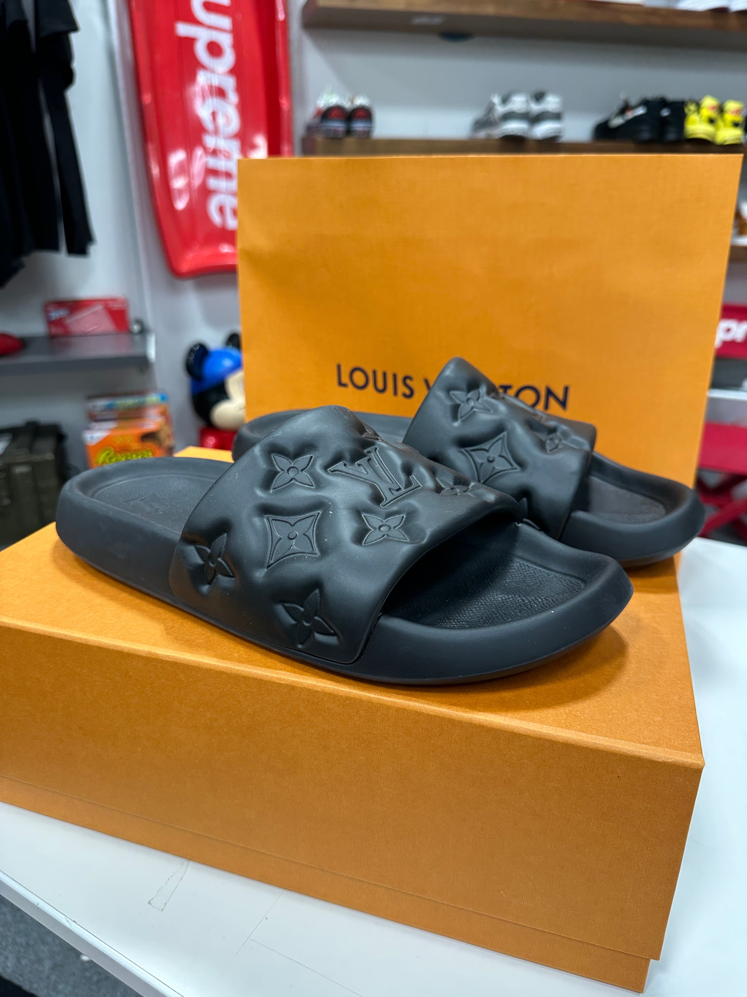 Louis Vuitton Waterfront Mule Sz LV 9 (Normal Sz 11)