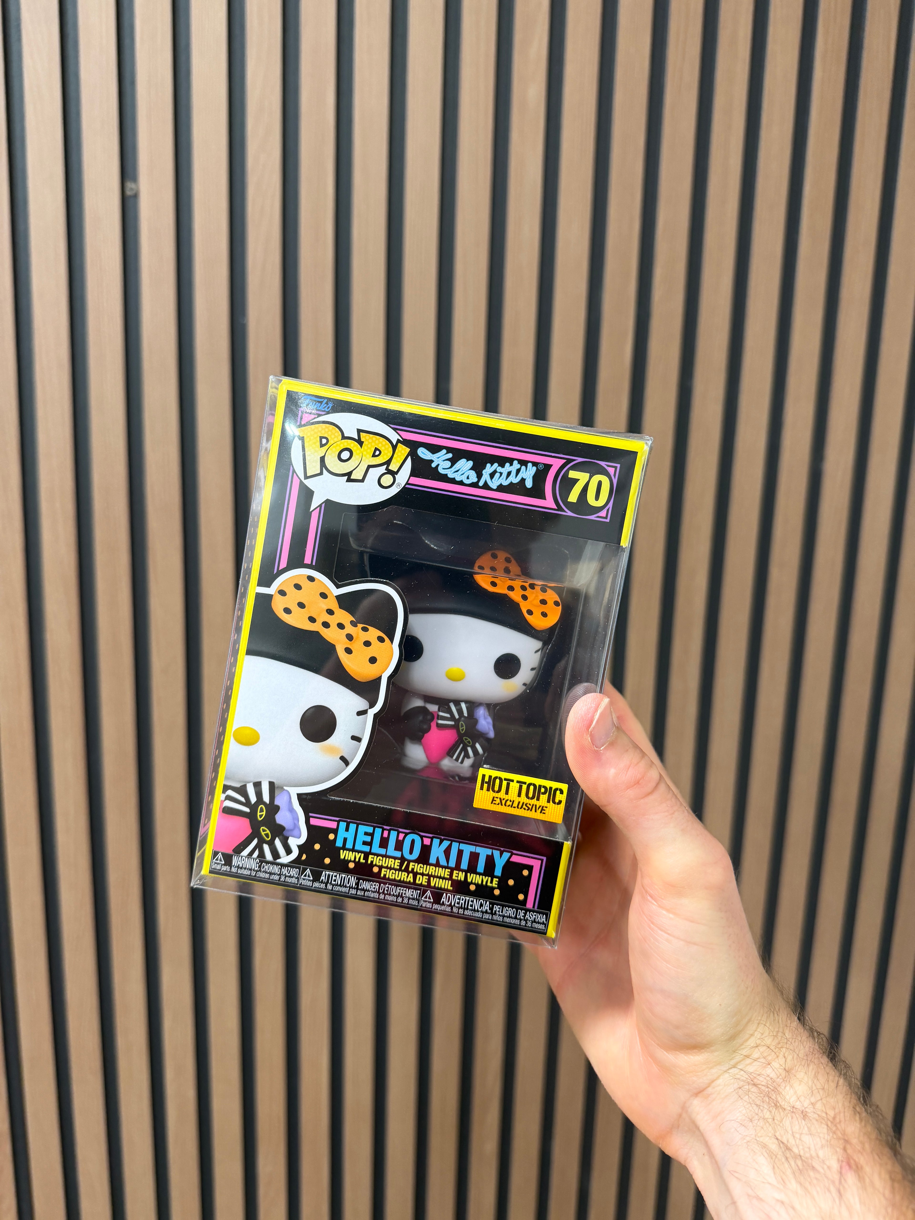 Funko Pop! Sanrio: Hello Kitty - Hello Kitty with Gift (BLKLT) Figure