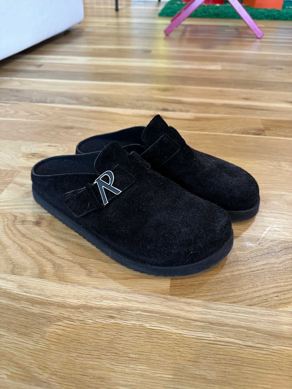 Represent Initial Mule Sz 11