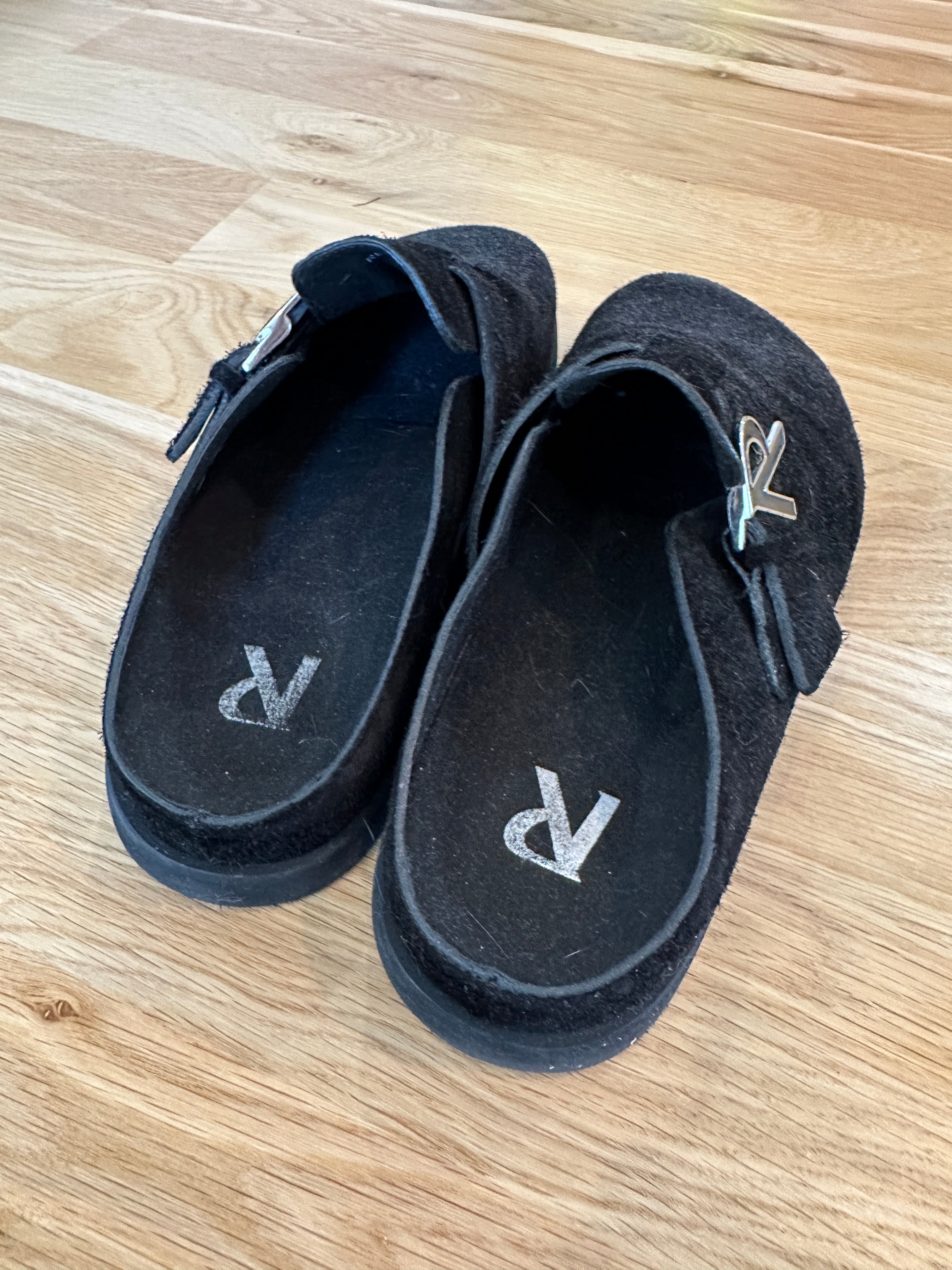 Represent Initial Mule Sz 11