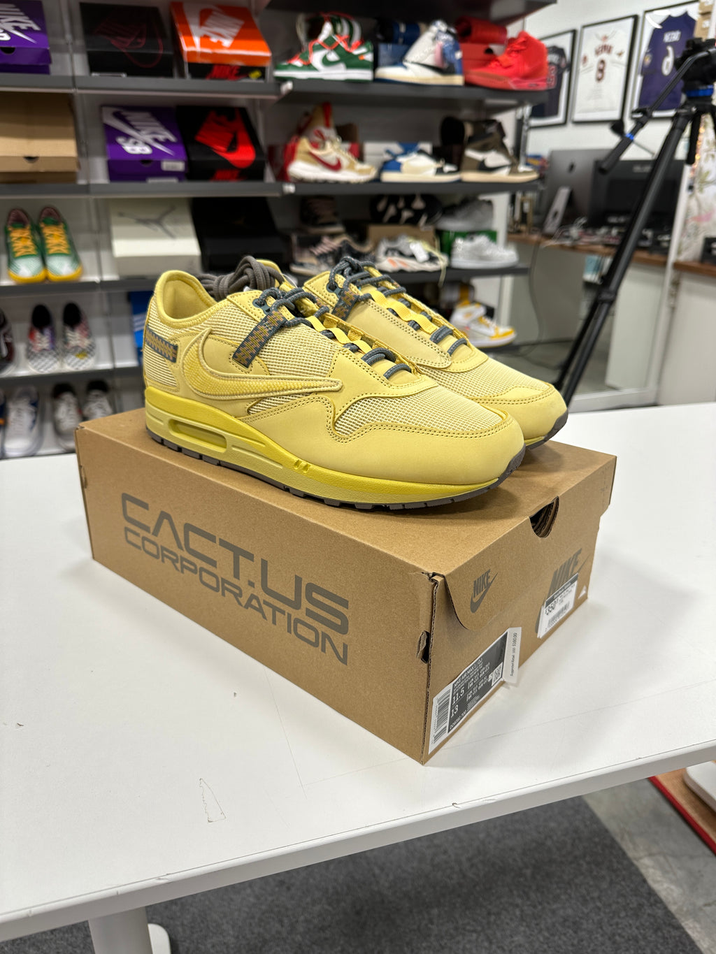 Nike Air Max 1 Travis Scott Cactus Jack Saturn Gold Sz 11.5