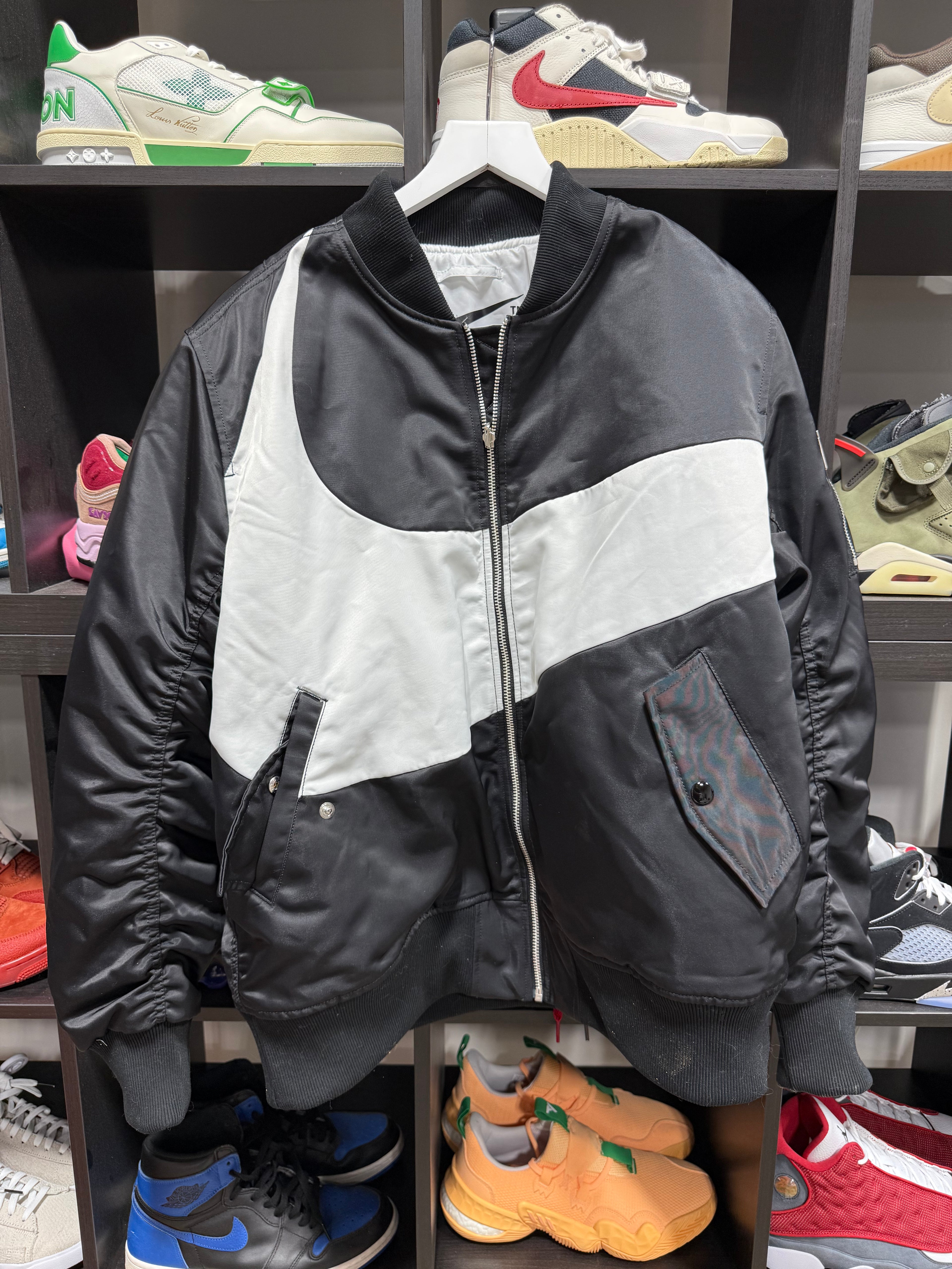 Nike Bomber Jacket Fits L/XL