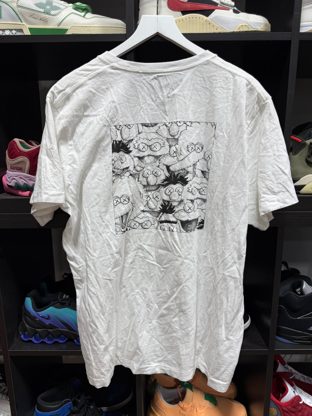 Kaws Sesame Street T-Shirt Sz XL
