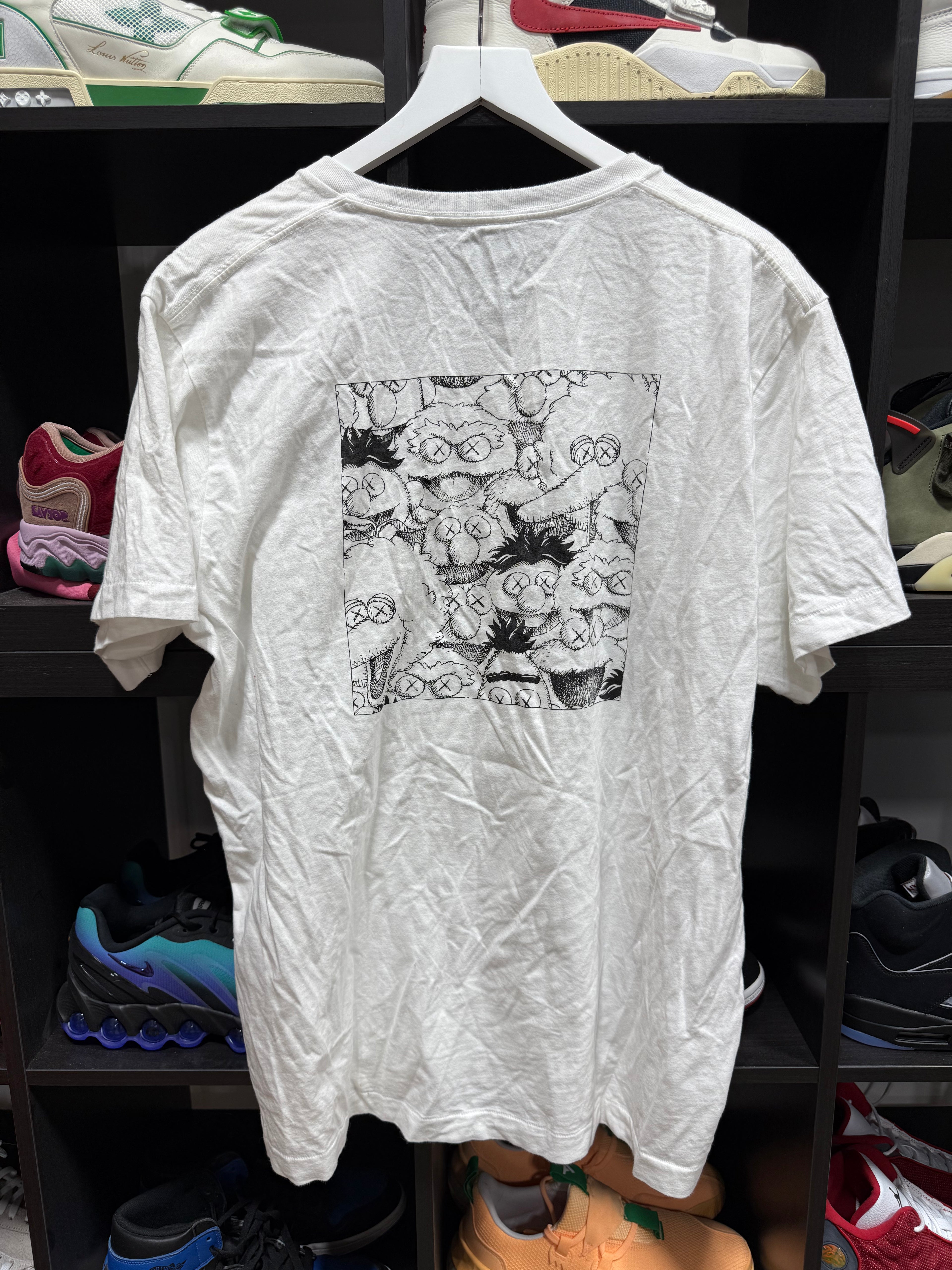 Kaws Sesame Street T-Shirt Sz XL