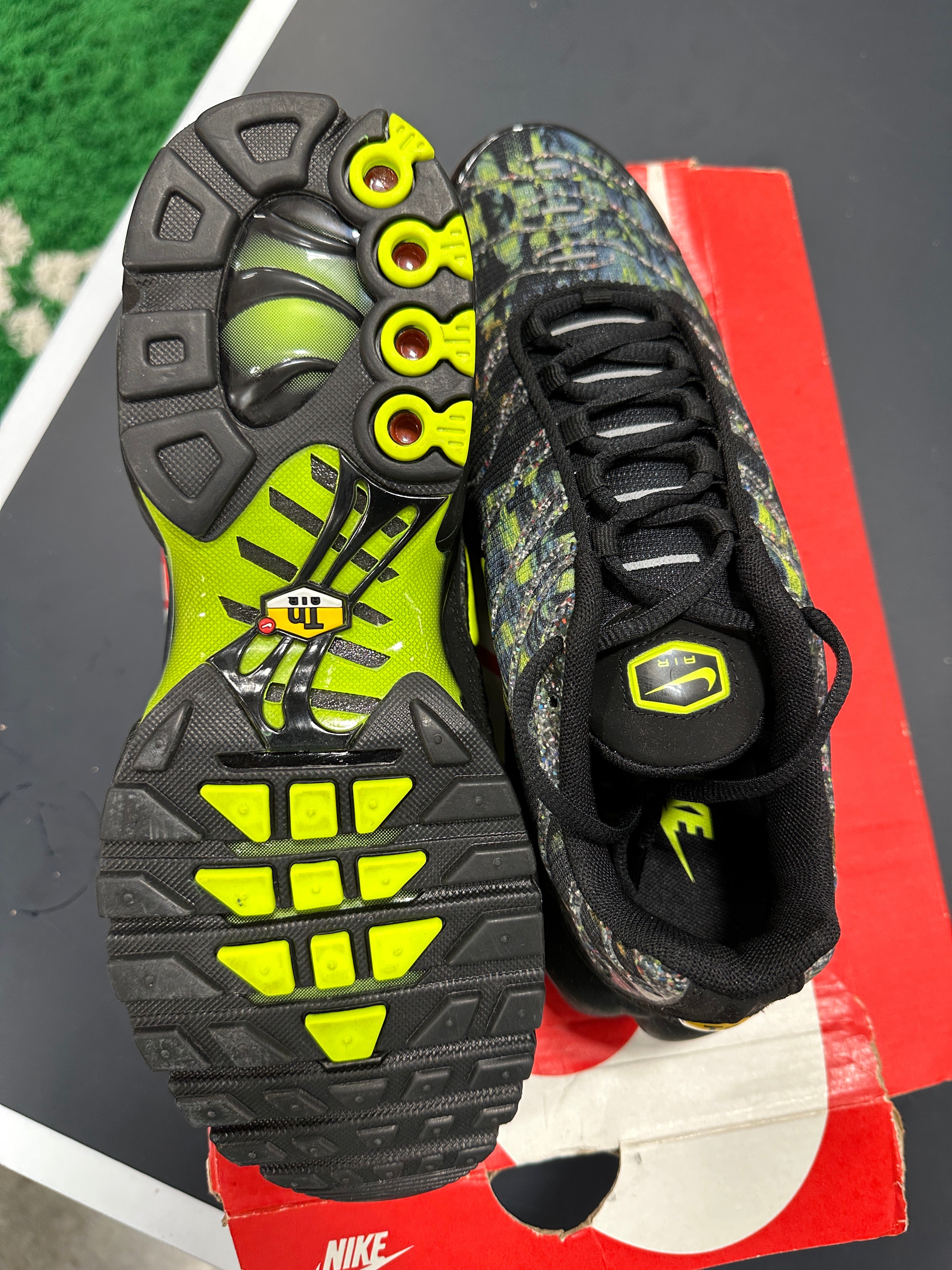 Nike Air Max Plus Sustainable Black Volt Sz 8.5
