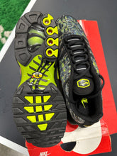 Load image into Gallery viewer, Nike Air Max Plus Sustainable Black Volt Sz 8.5
