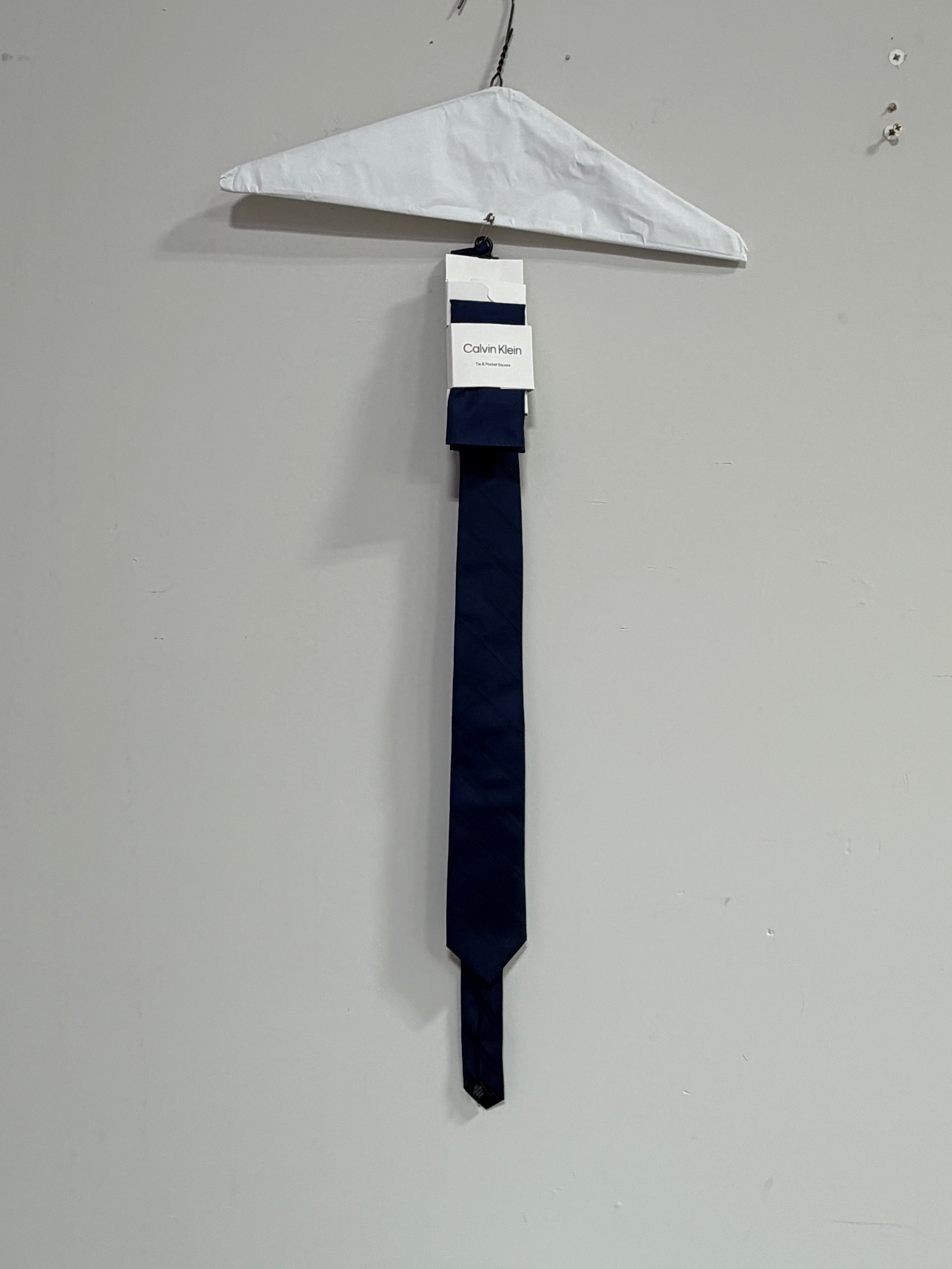 Calvin Klein navy blue classic necktie & pocket square