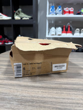 Load image into Gallery viewer, Nike x Off White Presto White Sz 5
