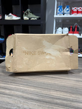 Load image into Gallery viewer, Nike x Off White Presto White Sz 5
