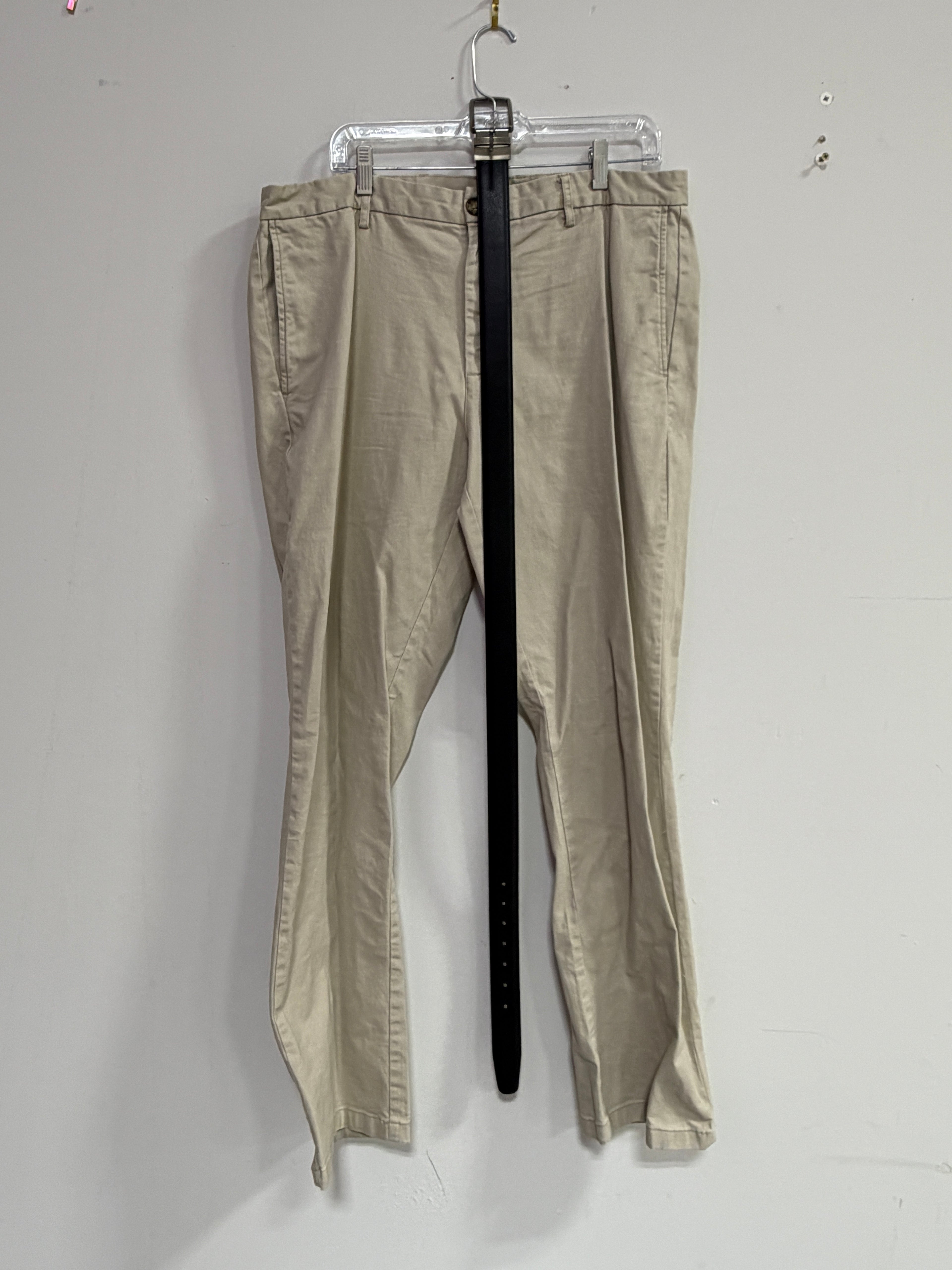 Old navy chino pants w/ mid-rise fit and straight legs with black belt men's sz 36x32