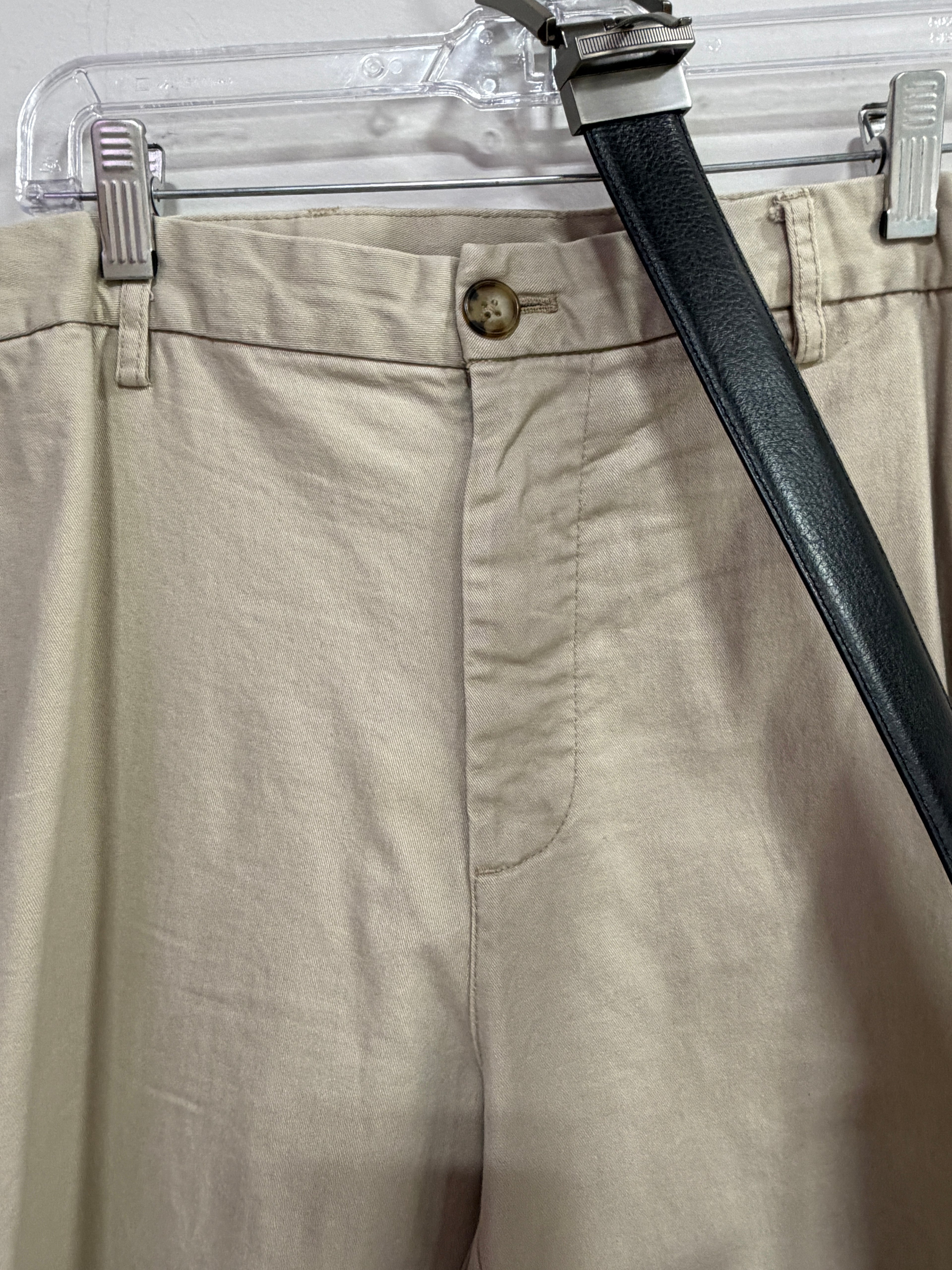 Old navy chino pants w/ mid-rise fit and straight legs with black belt men's sz 36x32
