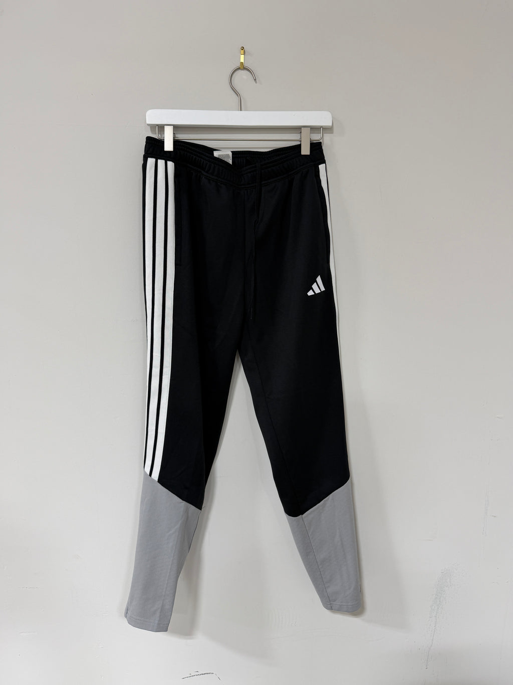 adidas Women's Tiro 26 Wind pants Sz S