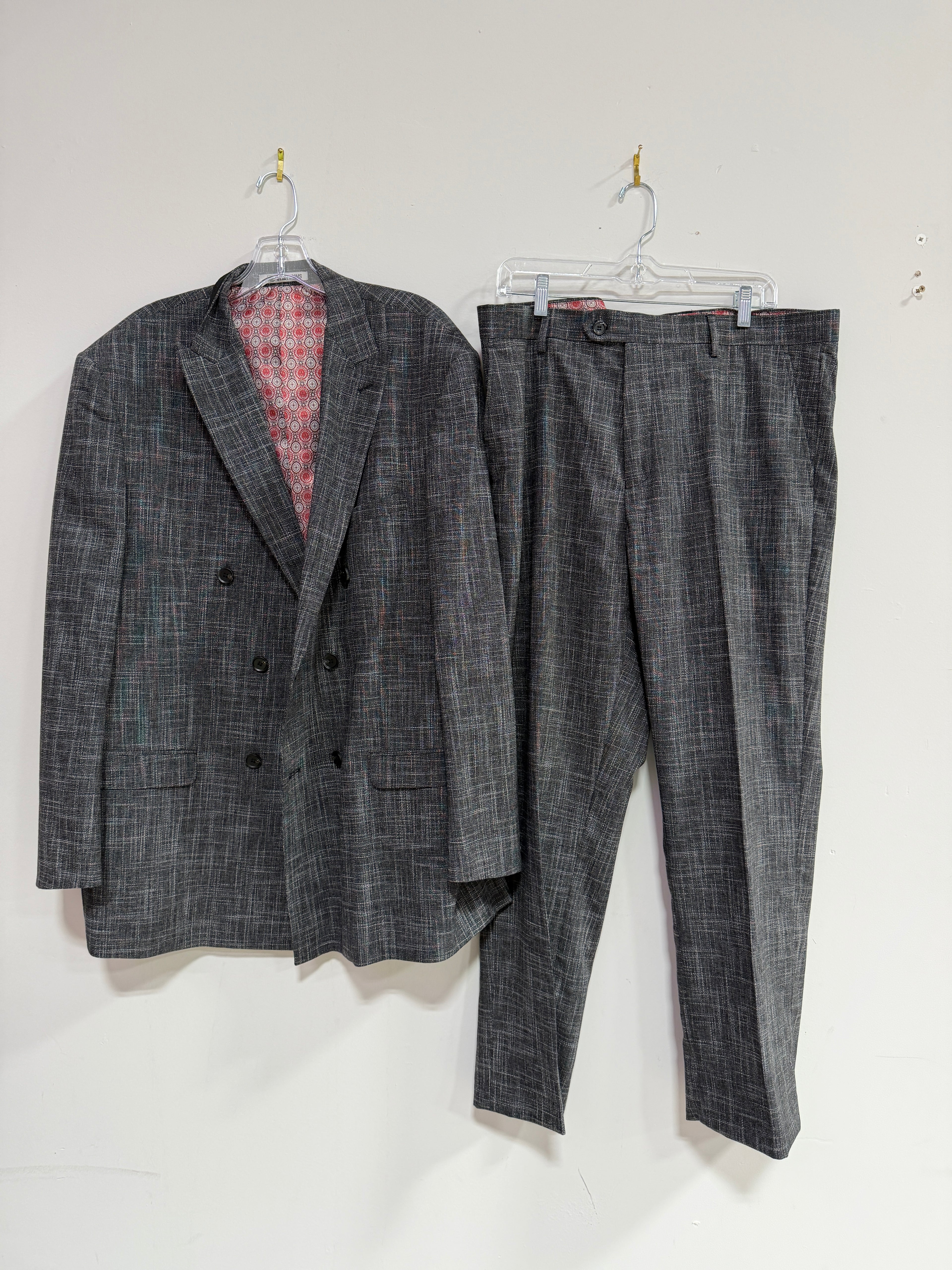 double-breasted suit with a textured plaid pattern sz 46R