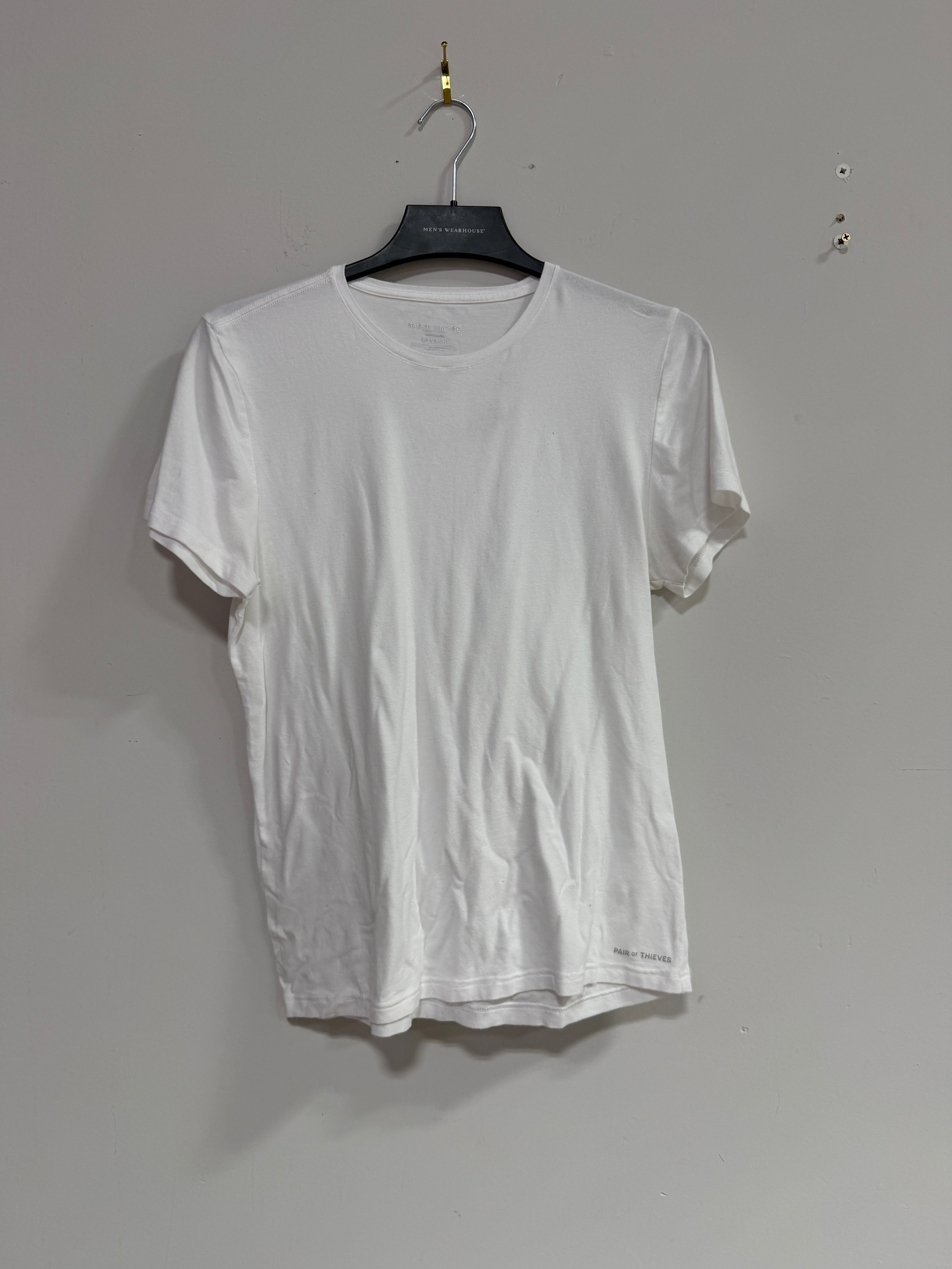 Pair of Thieves white crewneck short-sleeve t-shirt sz M