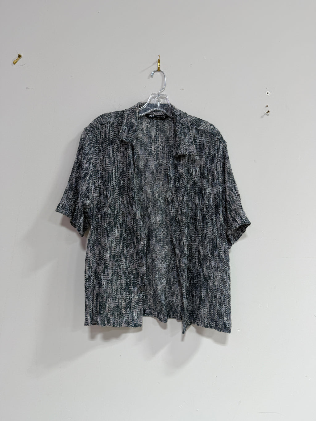 Zara short-sleeve textured camp shirt sz S