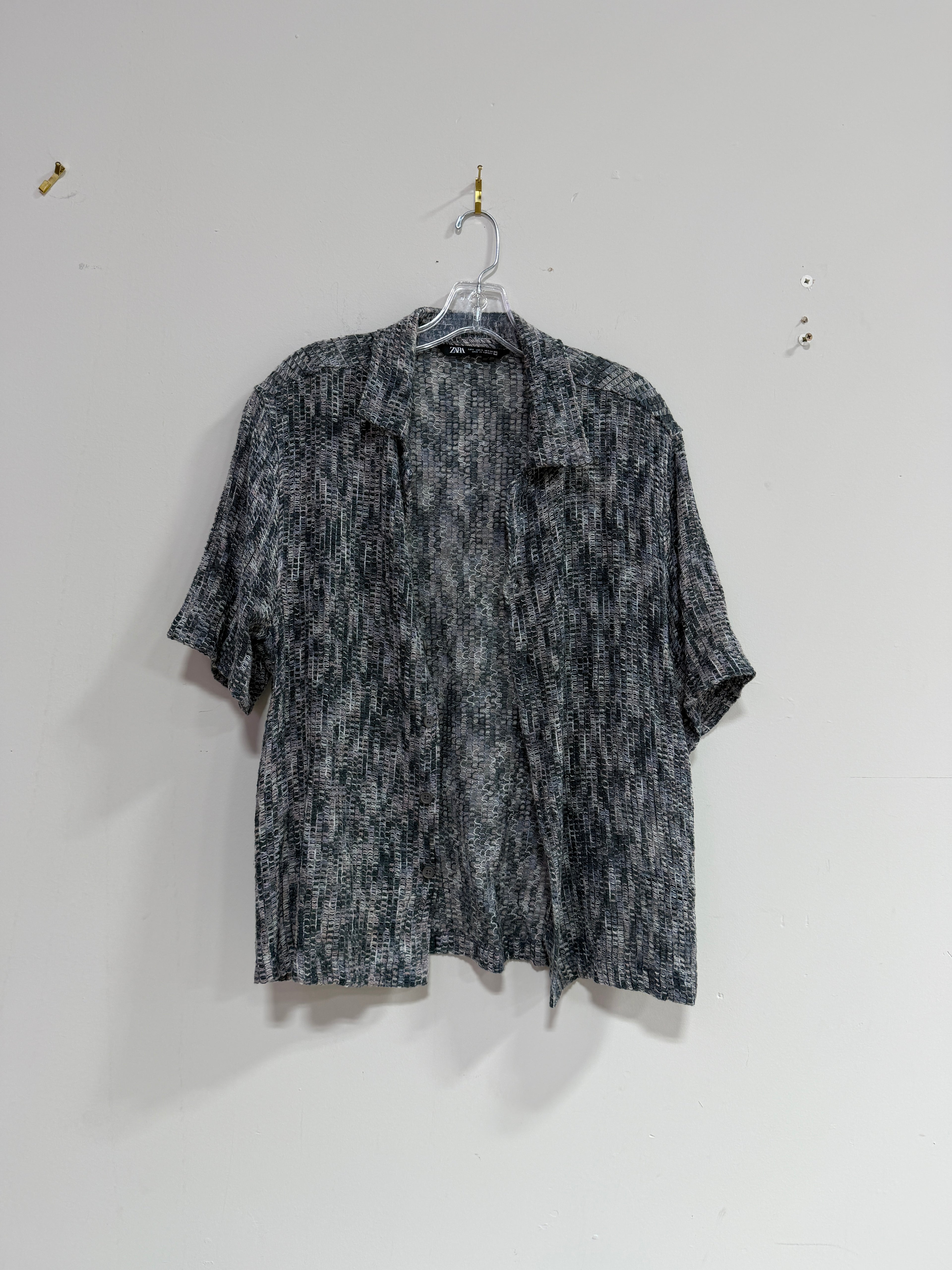 Zara short-sleeve textured camp shirt sz S