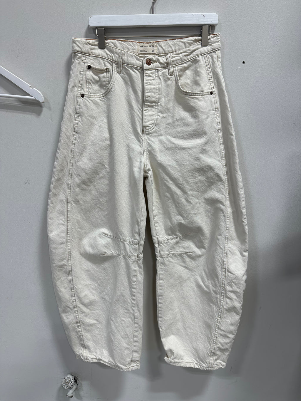 We The Free by Free People "Good Luck" Mid-Rise Barrel Jeans - Milk White sz 29