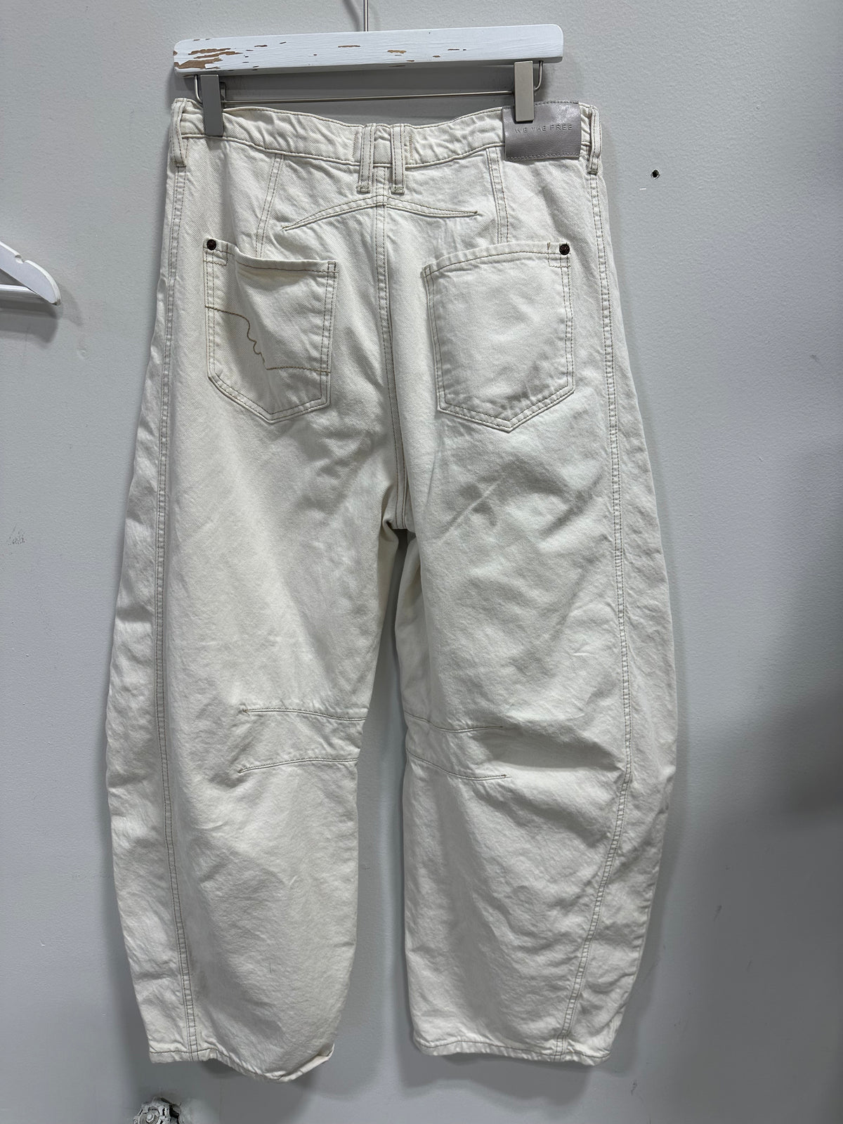 We The Free by Free People "Good Luck" Mid-Rise Barrel Jeans - Milk White sz 29