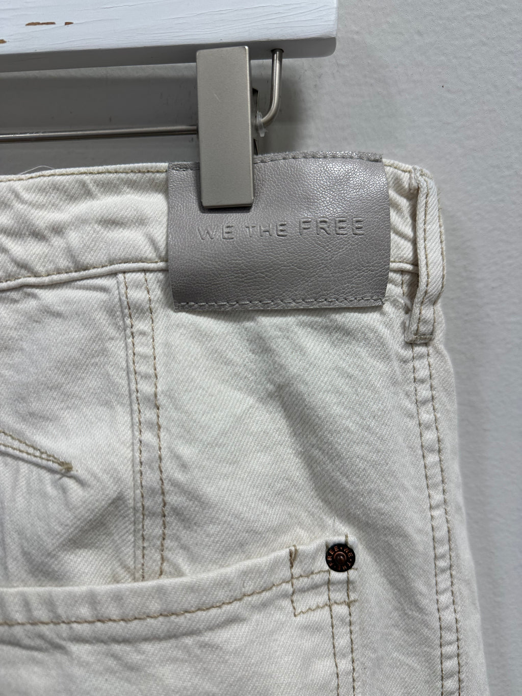 We The Free by Free People "Good Luck" Mid-Rise Barrel Jeans - Milk White sz 29