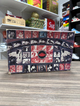 Load image into Gallery viewer, Jordan 1 High Bred 1994 Sz 4
