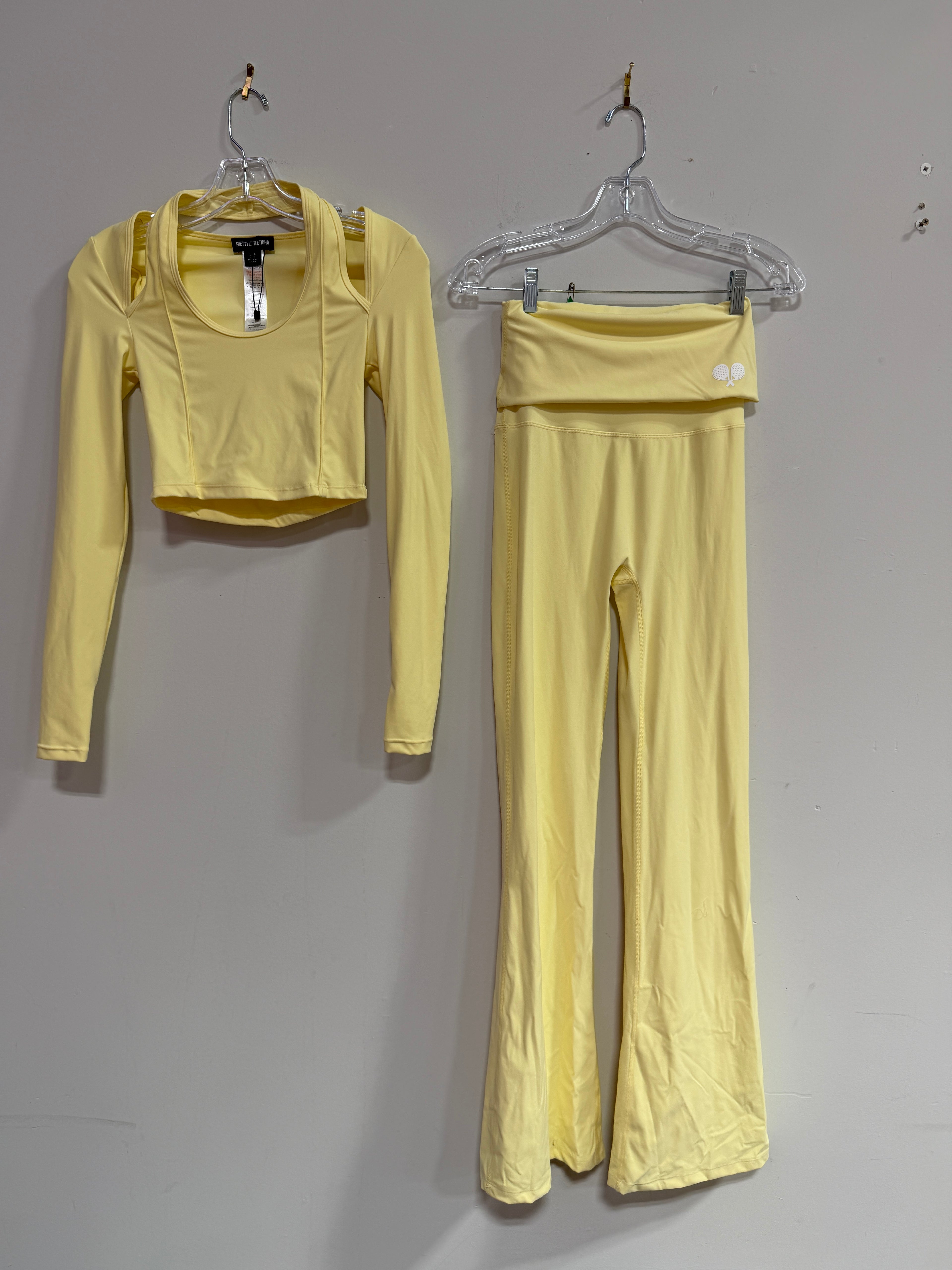 PrettyLittleThing two-piece activewear set women's sz 0