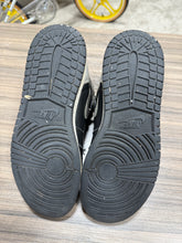Load image into Gallery viewer, Jordan 1 High Shadow Sz 5y No Box
