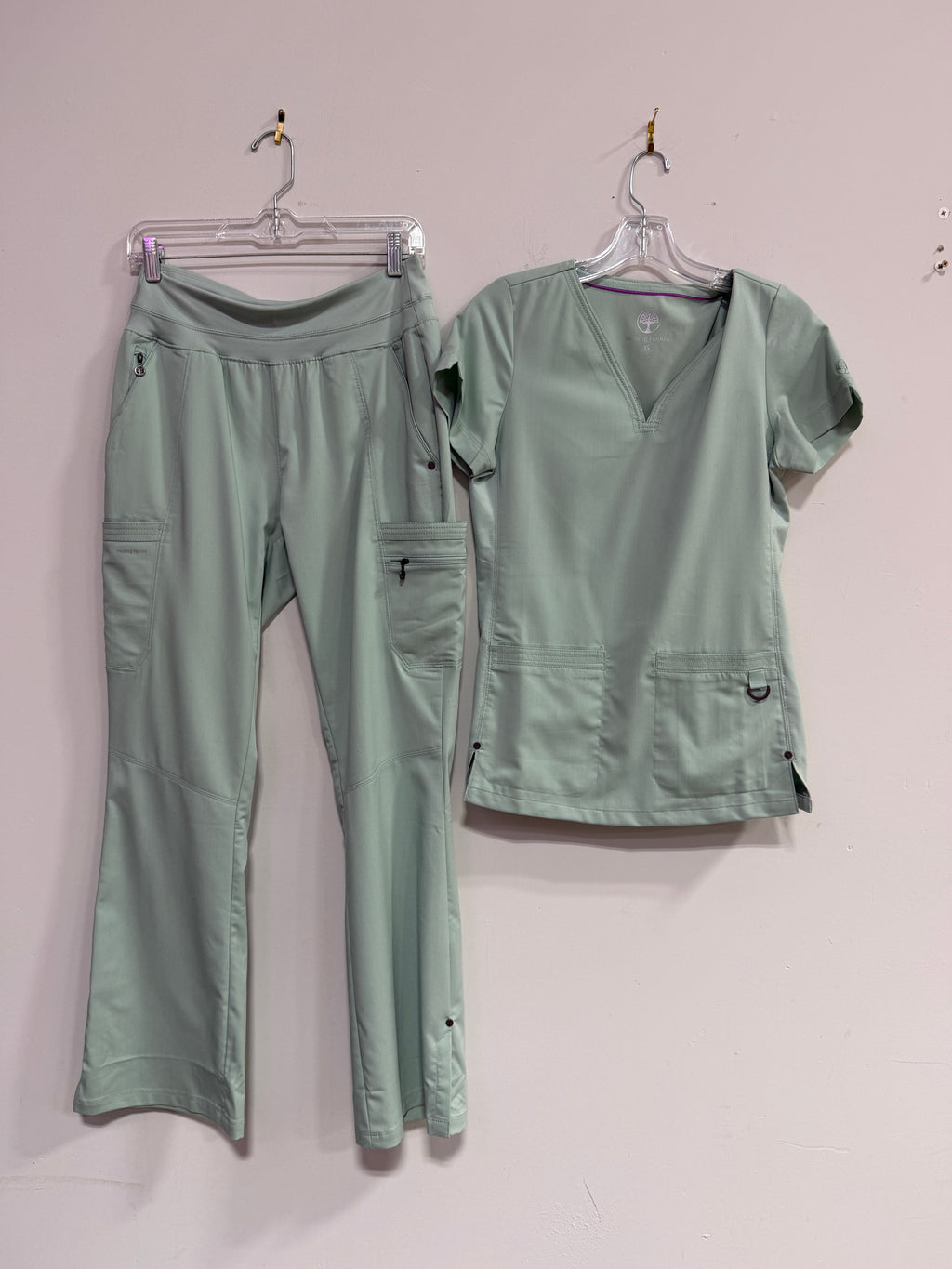 Healing Hands Purple Label Tina Scrub set sz XS top and S bottoms