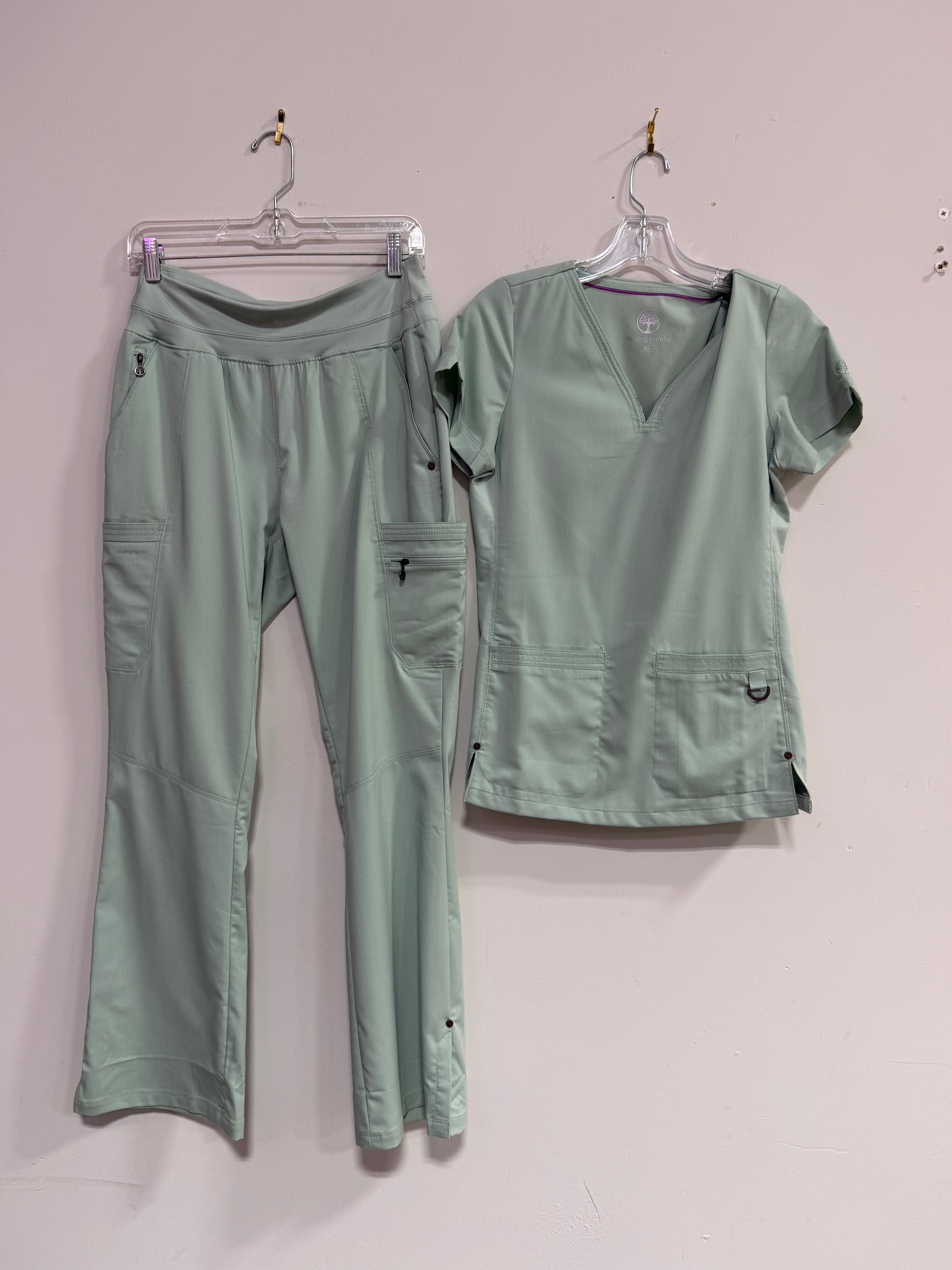 Healing Hands Purple Label Tina Scrub set sz XS top and S bottoms
