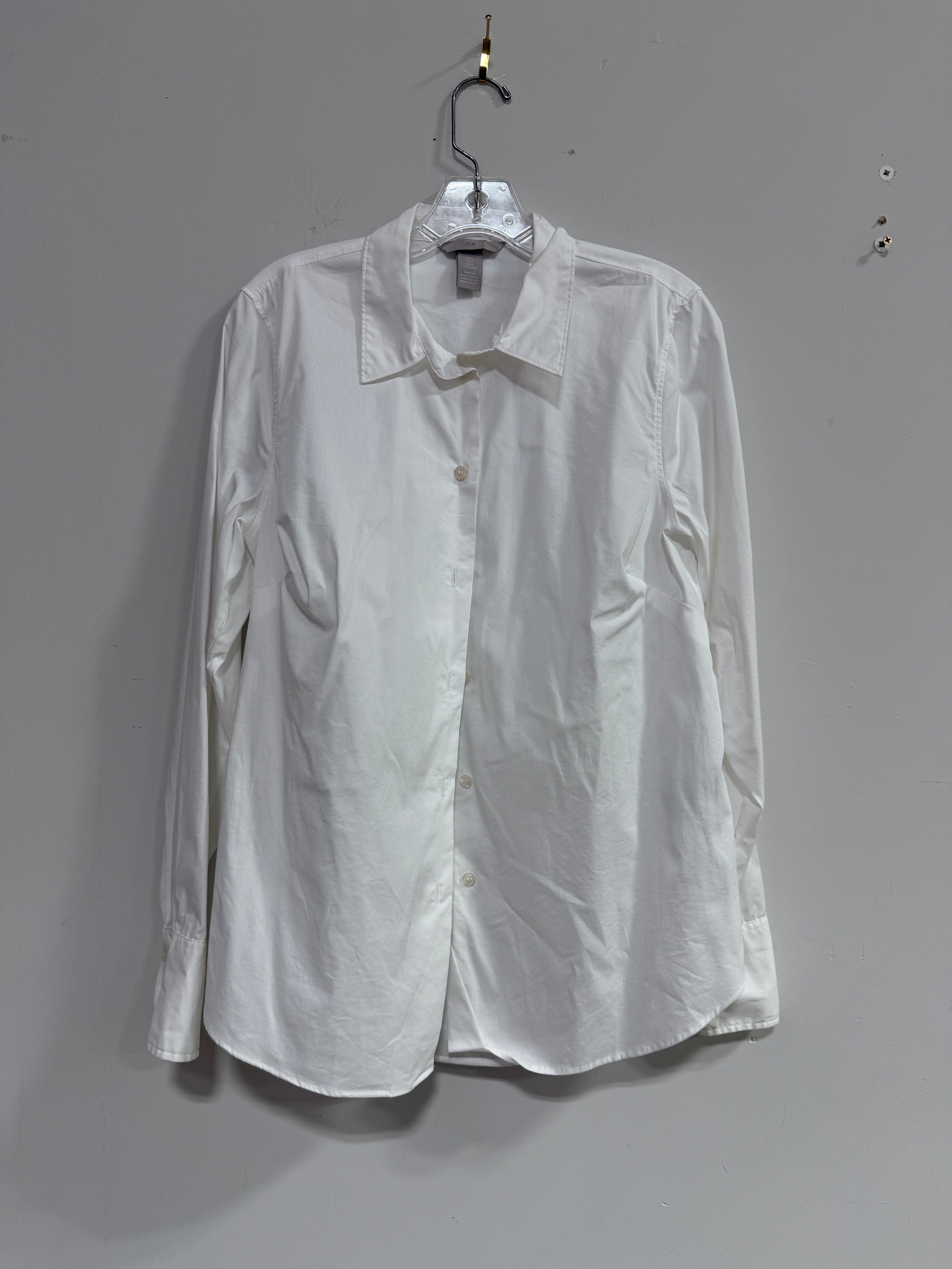 H&M white long-sleeve button-down shirt sz M