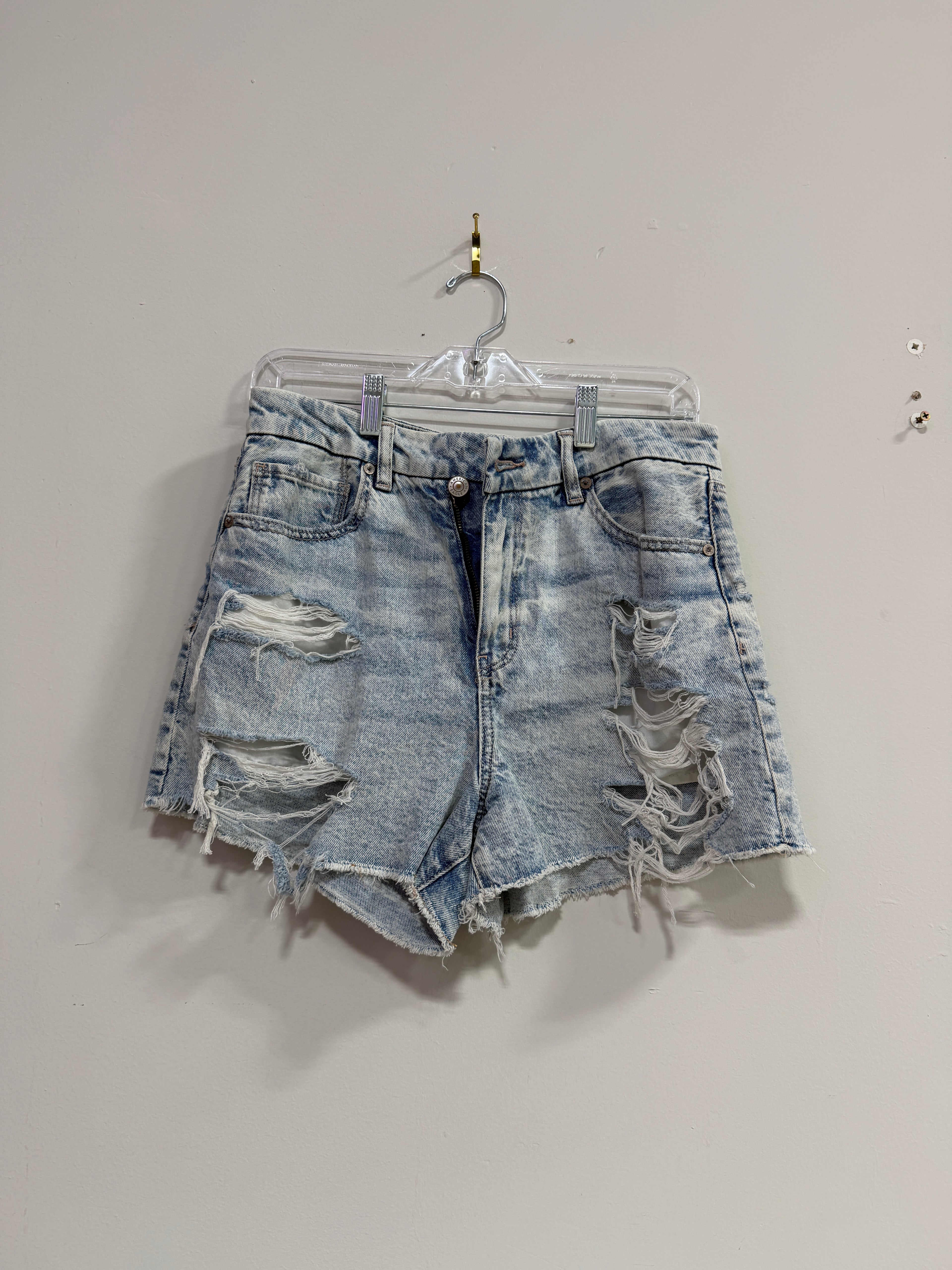 American Eagle light blue, acid-wash denim shorts women's sz 8