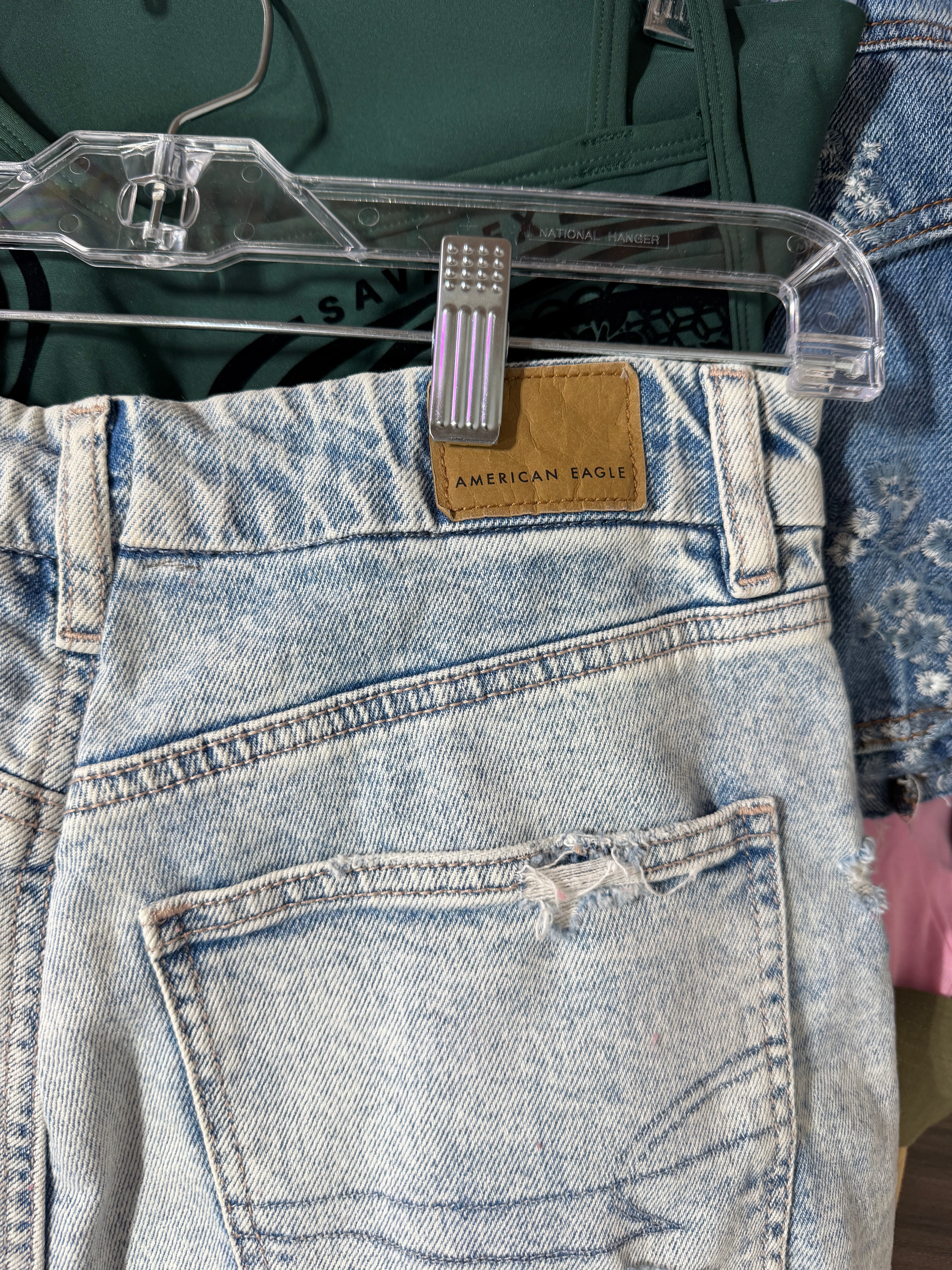 American Eagle light blue, acid-wash denim shorts women's sz 8