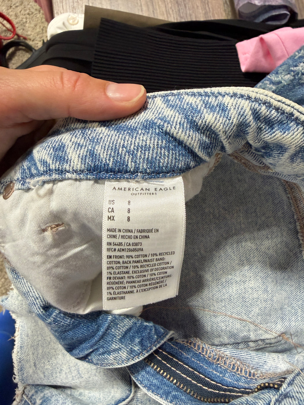American Eagle light blue, acid-wash denim shorts women's sz 8