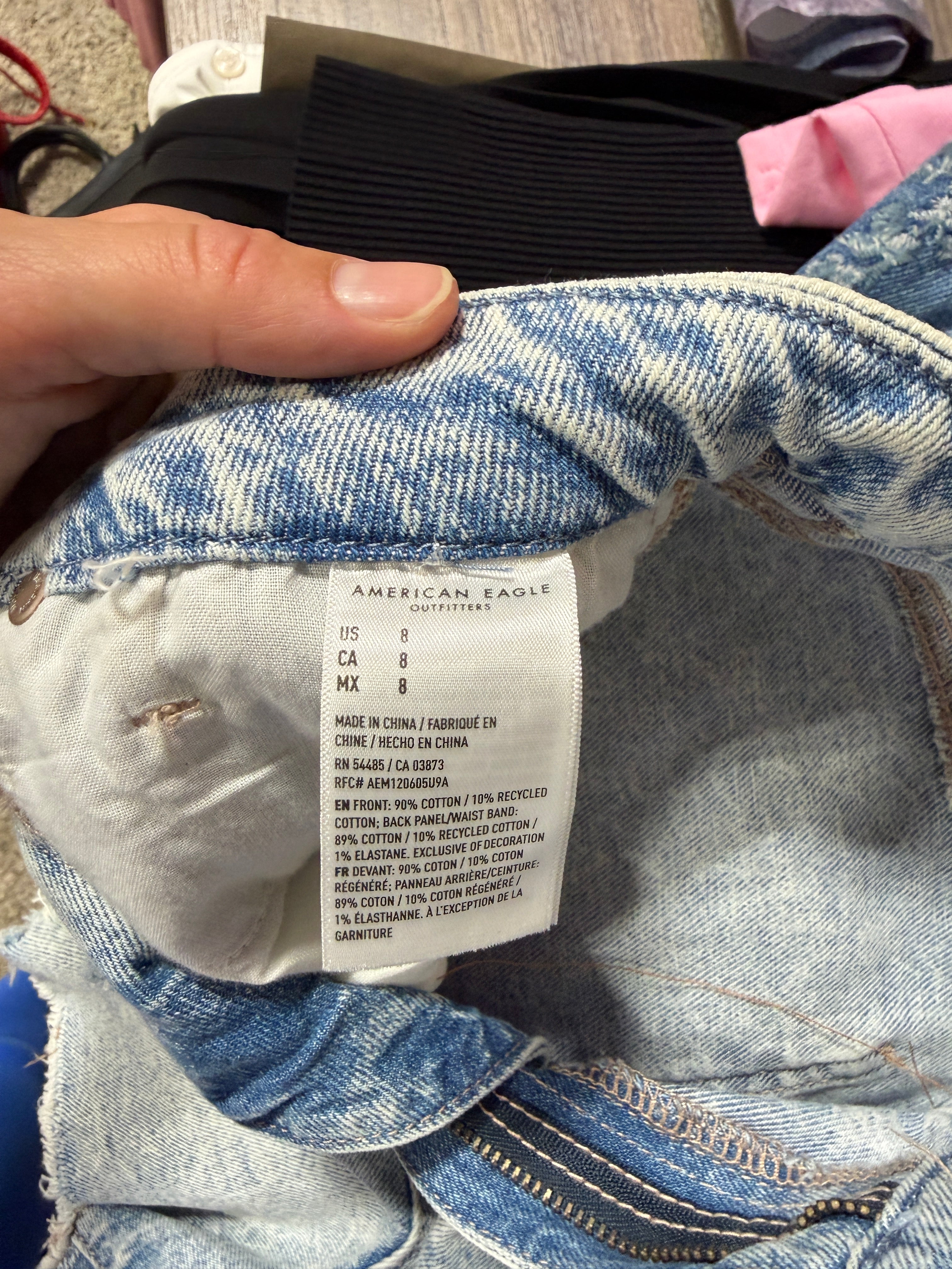 American Eagle light blue, acid-wash denim shorts women's sz 8