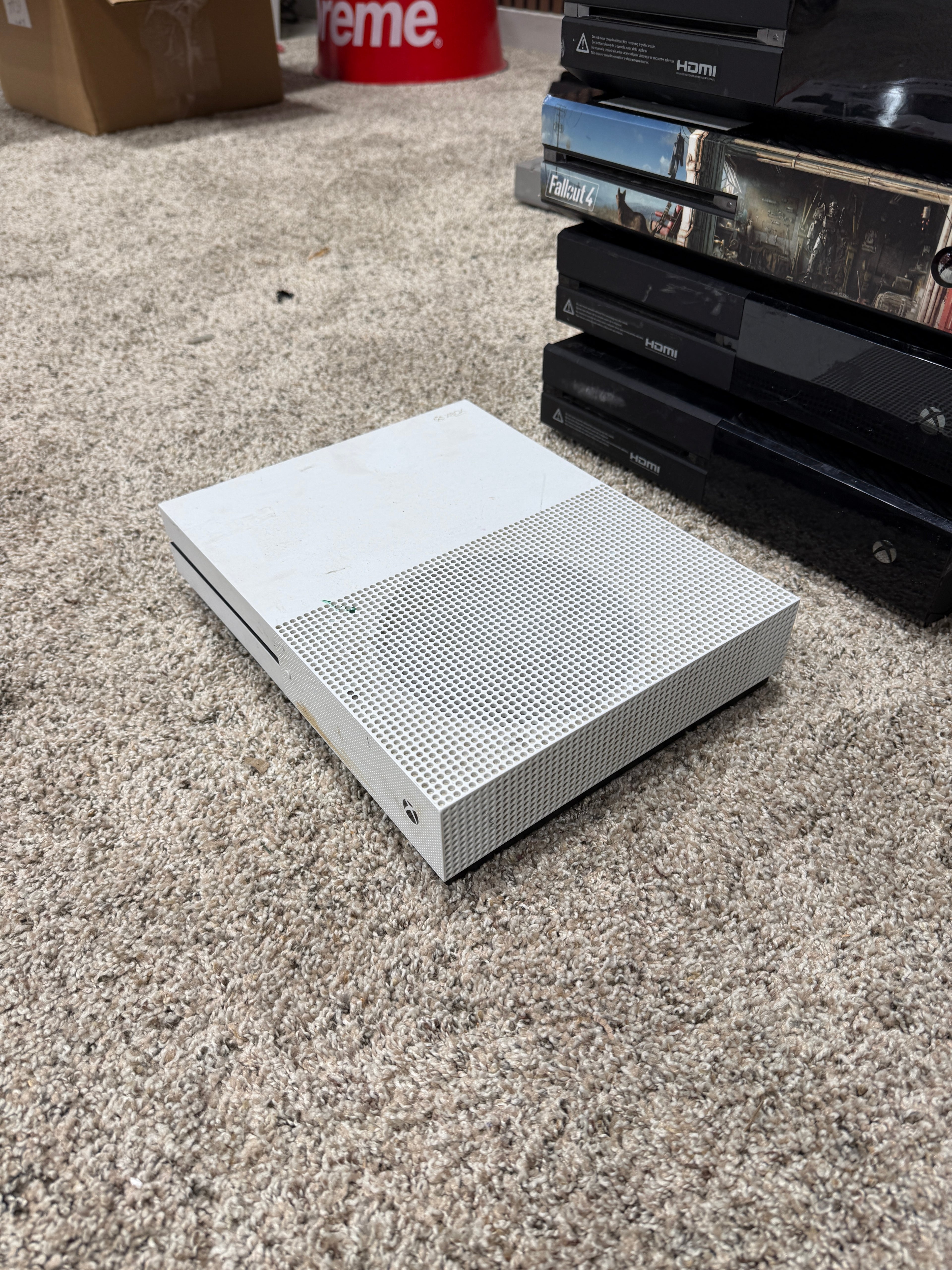 Microsoft Xbox One S - 1681 - Slim For Parts