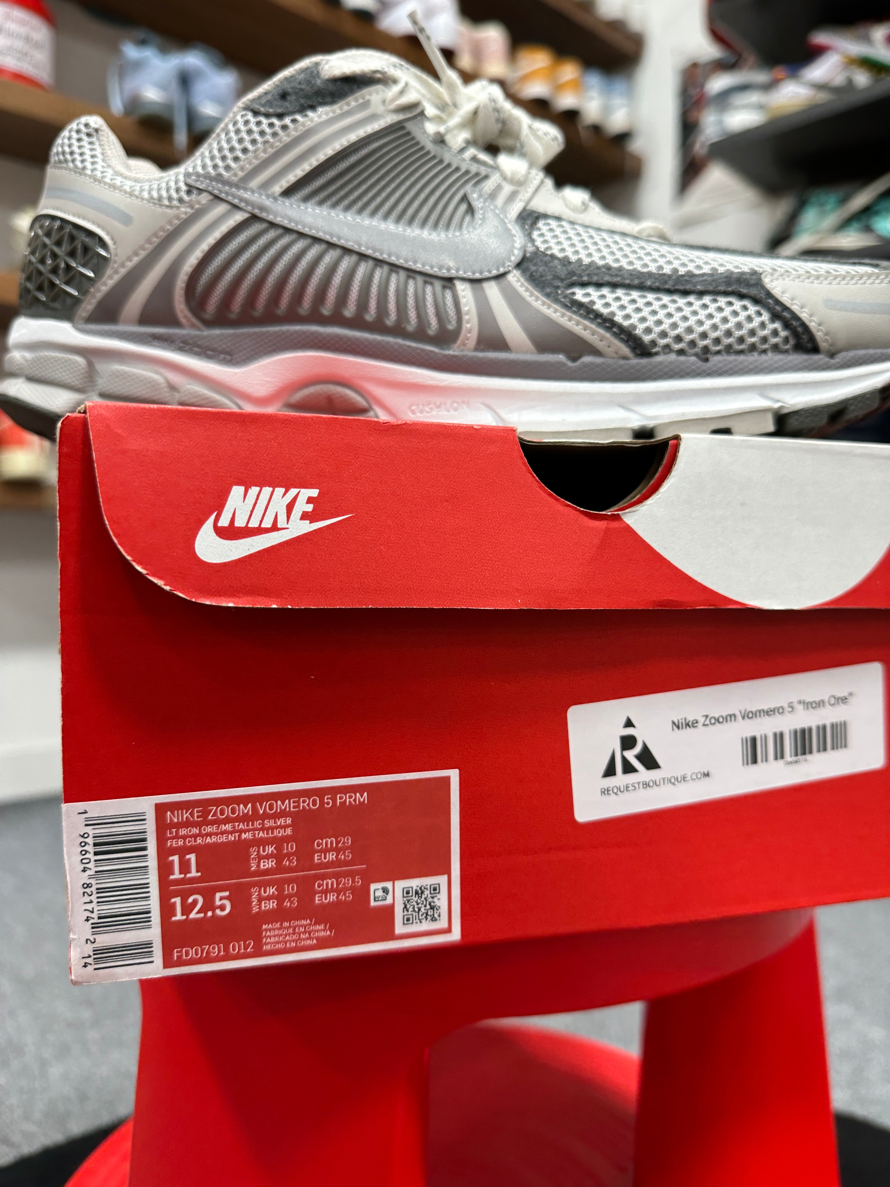 Nike Zoom Vomero 5 Sz 11