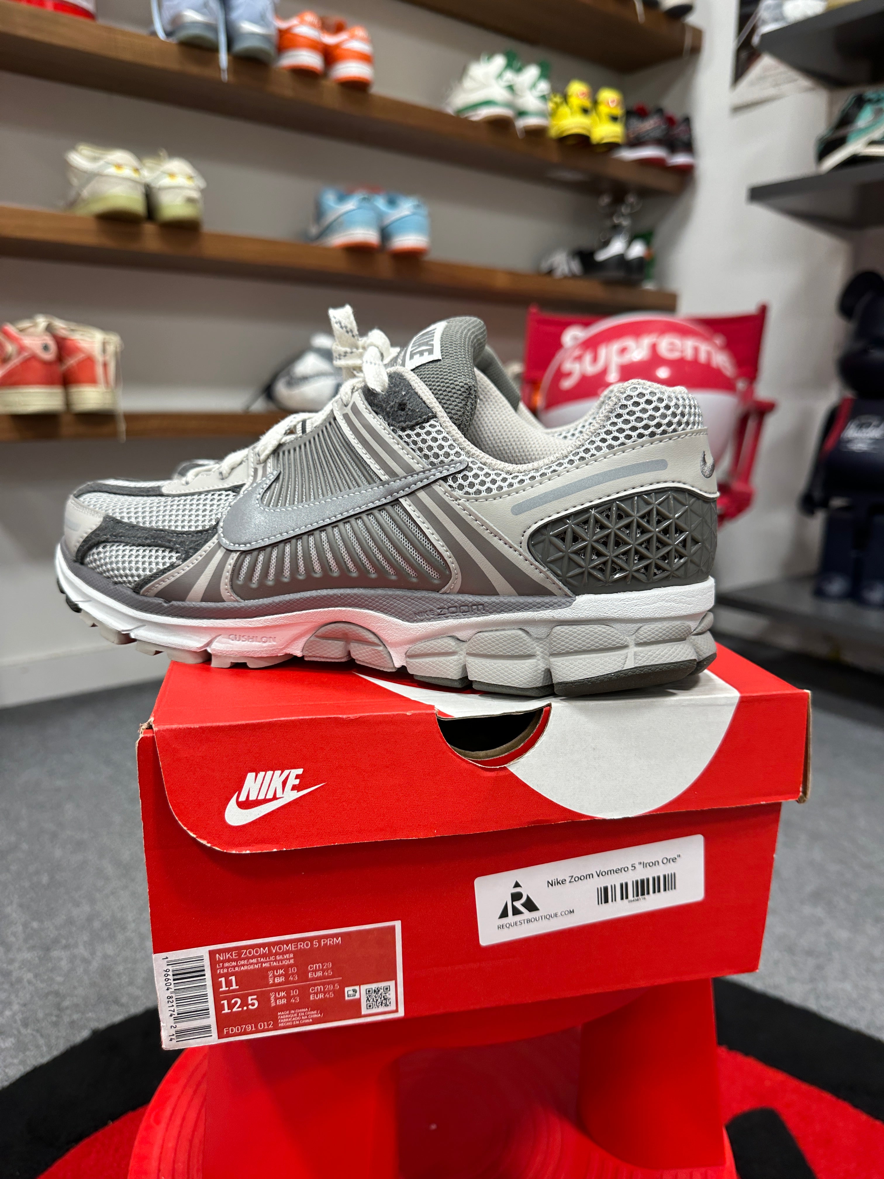 Nike Zoom Vomero 5 Sz 11