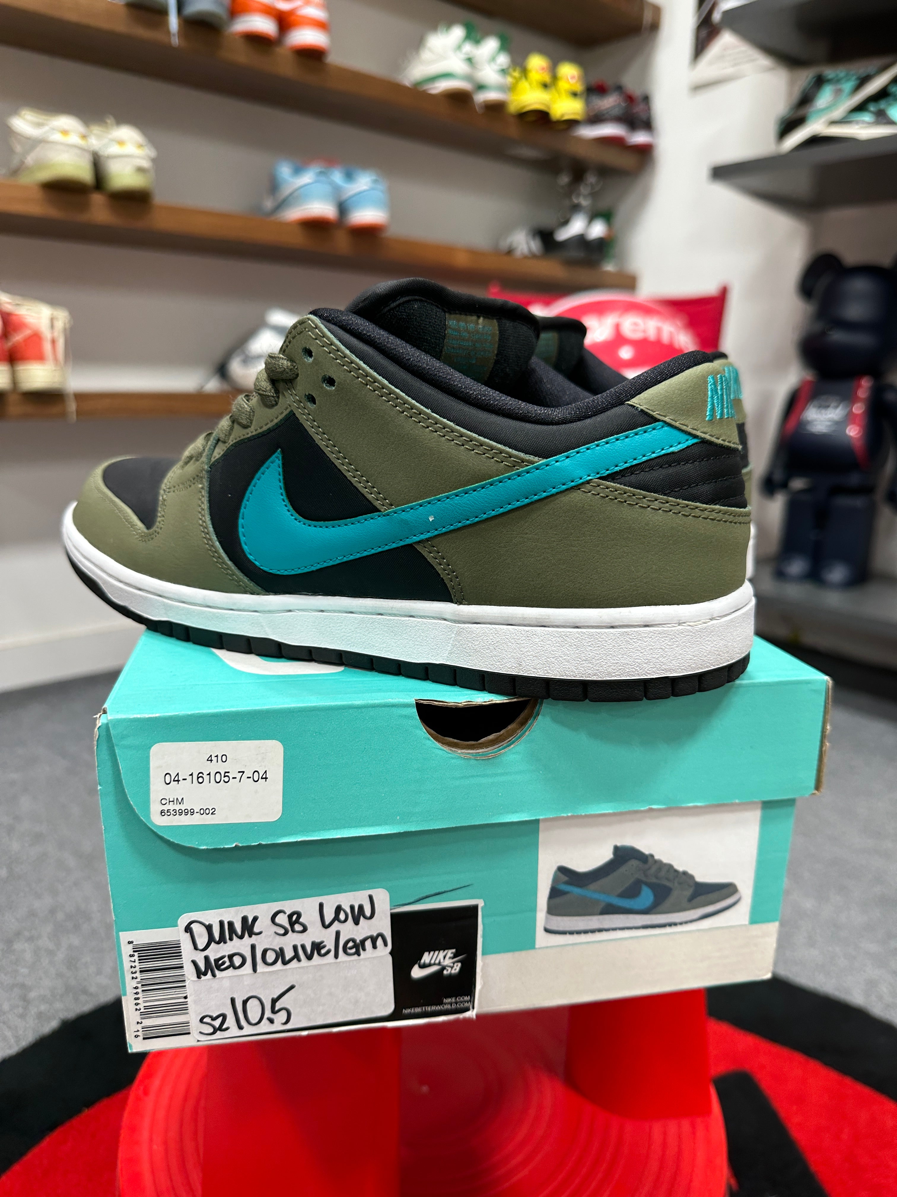 Nike SB Dunk Low Med Olive Sz 10.5