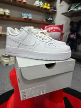 Load image into Gallery viewer, Nike Air Force 1 Sz 8.5
