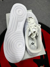 Load image into Gallery viewer, Nike Air Force 1 Sz 8.5
