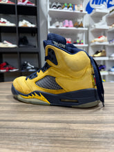 Load image into Gallery viewer, Jordan 5 Michigan Sz 8.5 No Box
