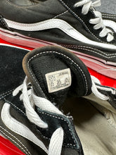 Load image into Gallery viewer, Vans Sneaker Sz 10 No Box
