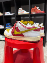 Load image into Gallery viewer, NIKE DUNK LOW 6.0 TEAM GOLD RED 2006 314142-631 Men Sz 10 No Box
