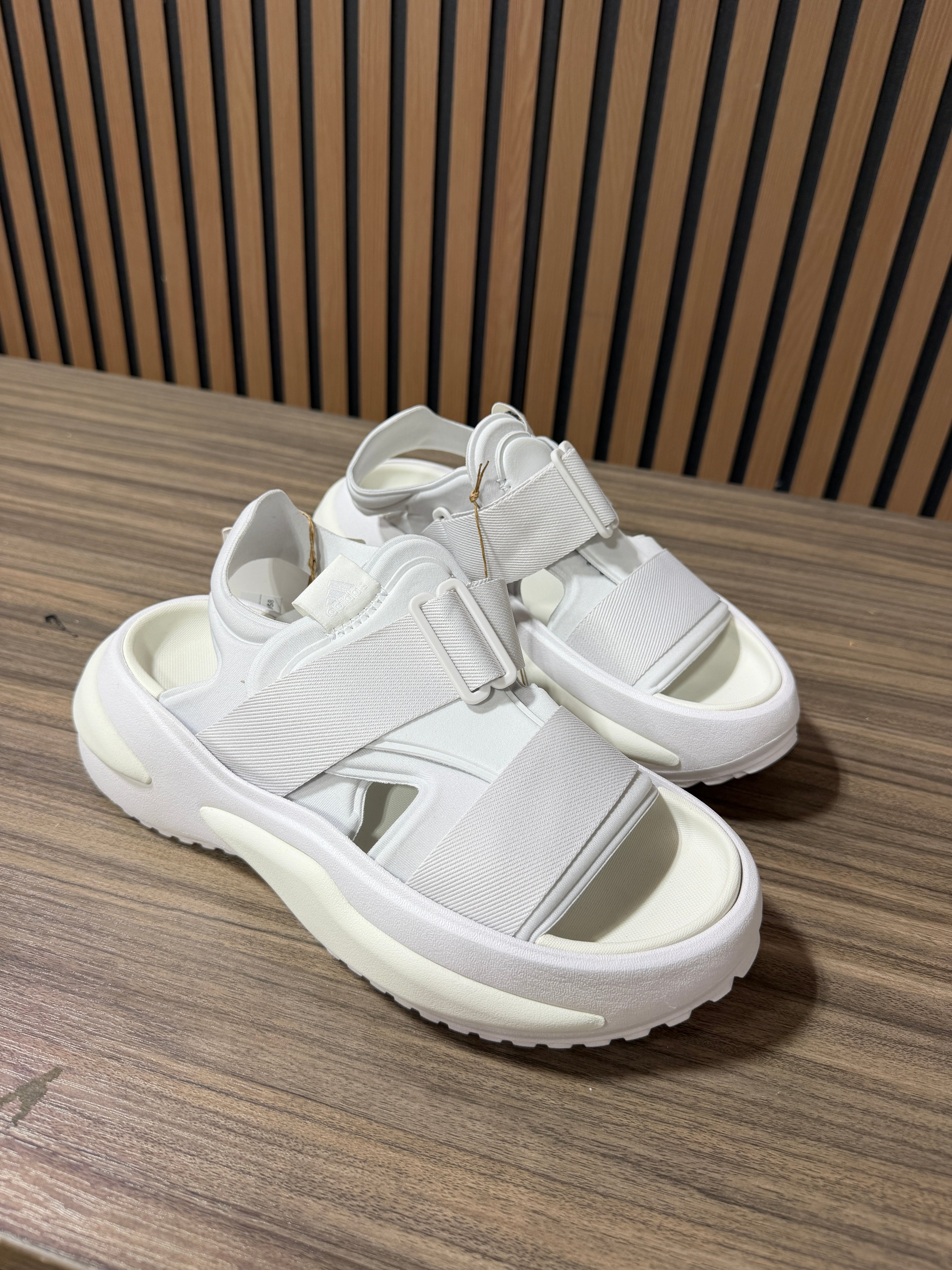 Adidas Mehana platform sandals Sz 7 Womens